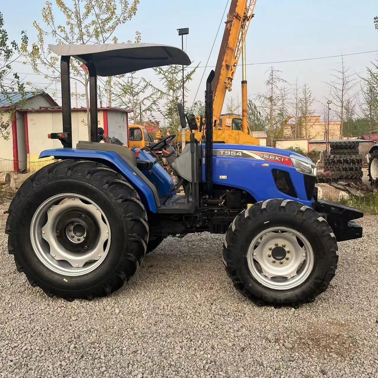 Высококачественный седельный трактор 4wd с передней осью
