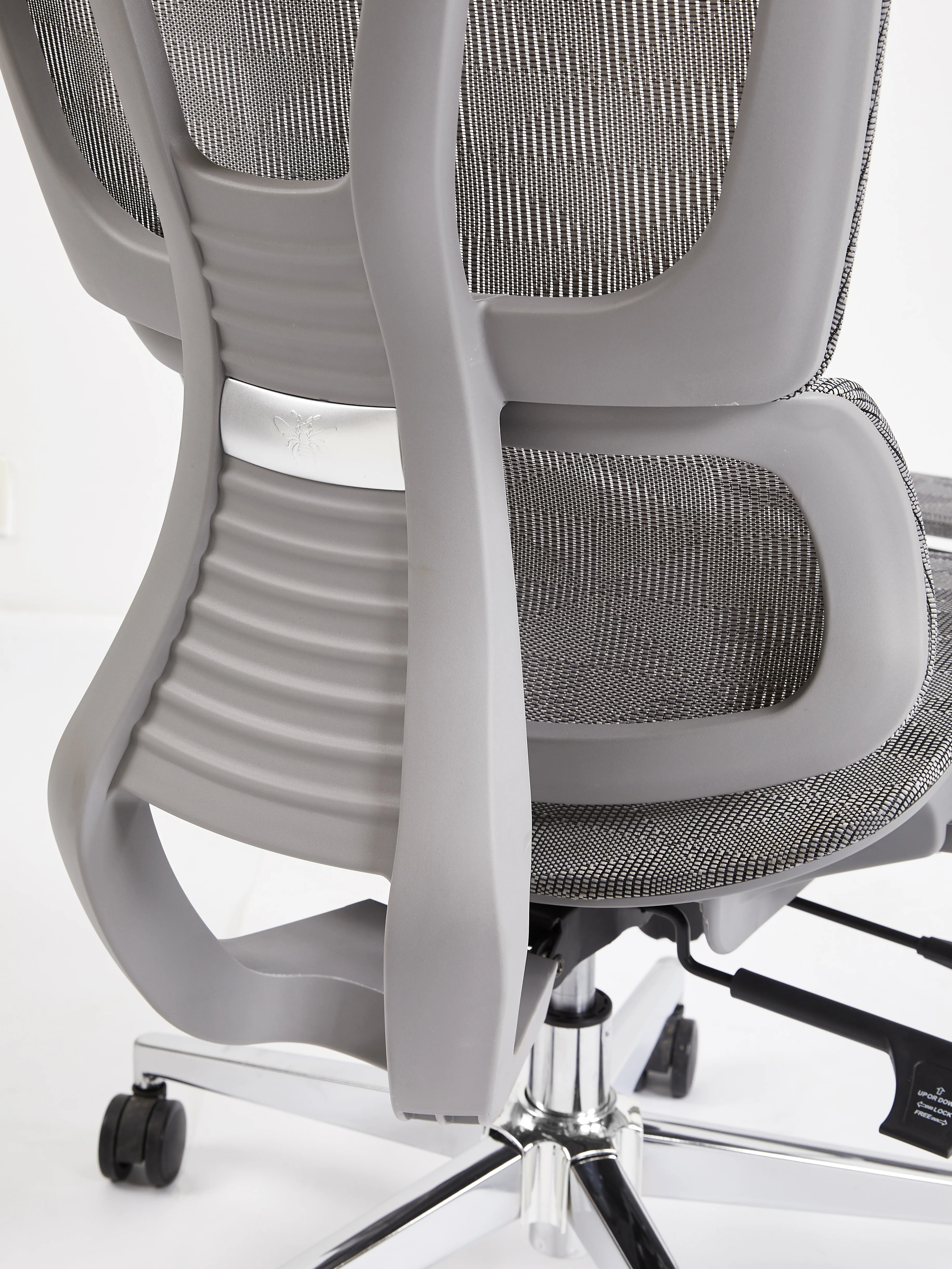 Modern Ergonomic Office Chair Wholesale Manager Computer Chairs with Nylon Mesh Perforated Seating