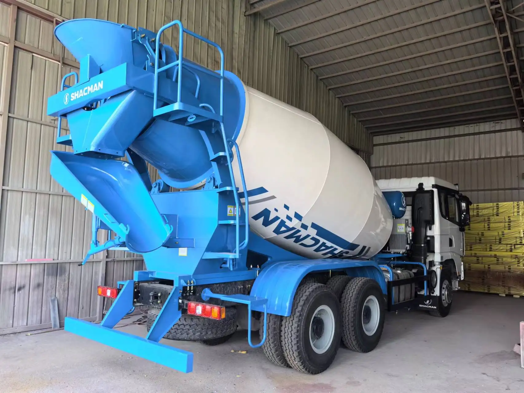 Shacman 10 m3 Cement Mixer Truck for sale