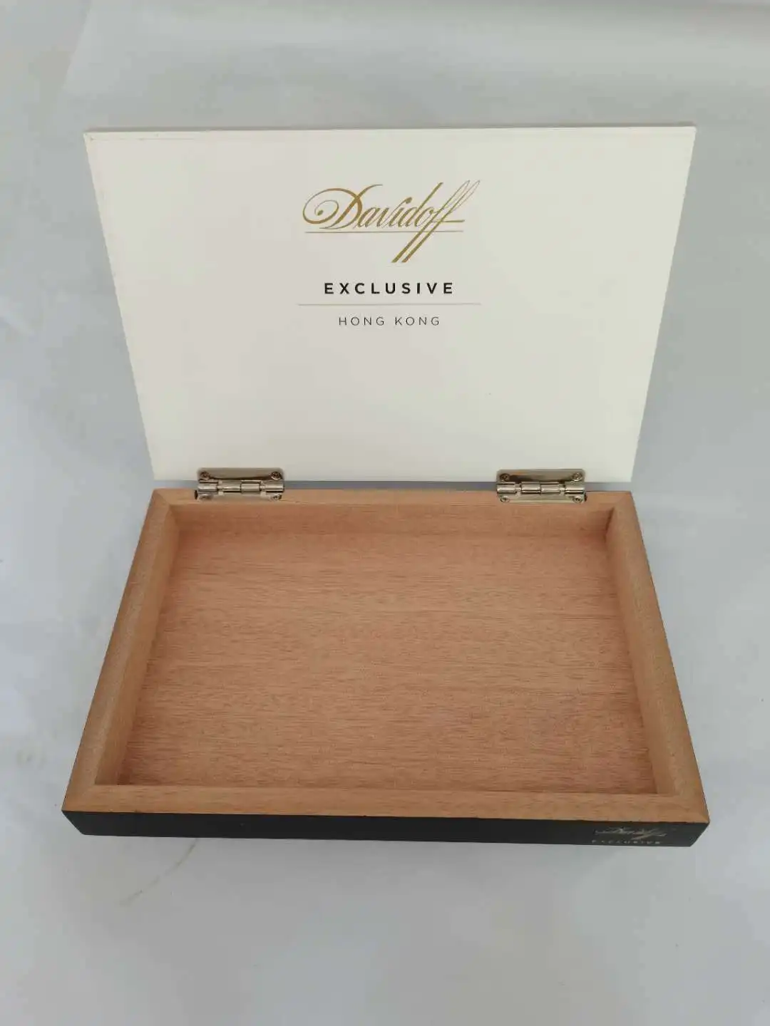 Customized High-End Large-Capacity Cigar Box Exquisite Pine Wood Storage Lacquer Cabinet Solid Wood Cigarette