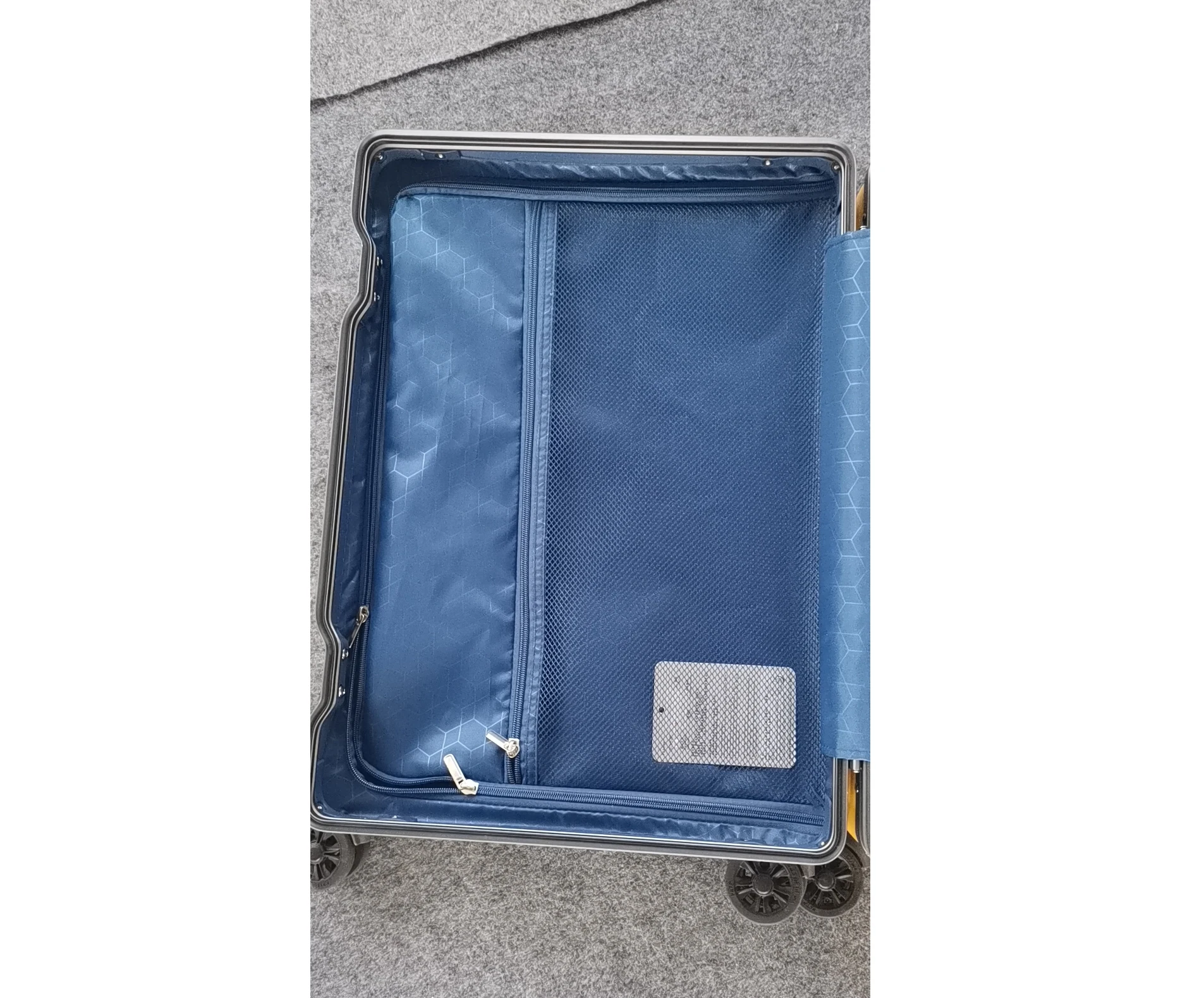 
Customized PC hard New Mold Trolley Case hard shell Cabin travel suitcase luggage set trolley Bag Aluminum Frame Luggage 