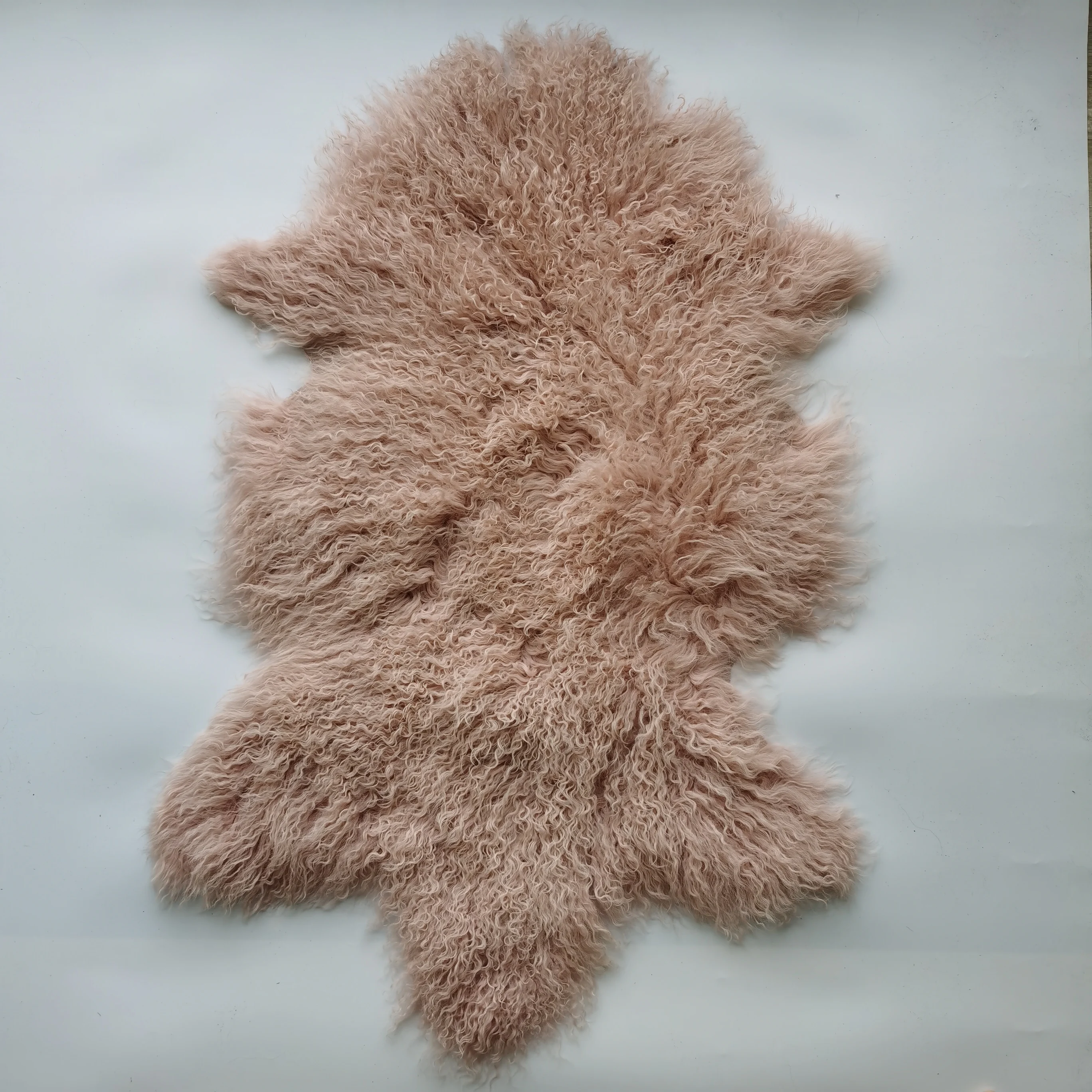 High Quality Dressed Tibetan Lambskin Fur Hide Long Curly Hair Mongolian Sheep Skin Fur Plate Wool Throw Fluffy Bed Throw