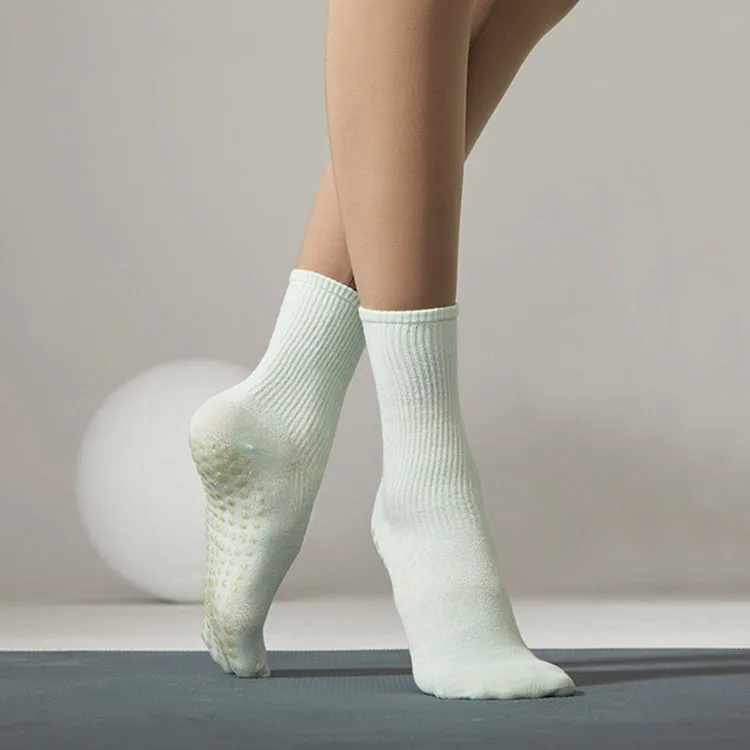 LRT Wholesale High Quality Plain Fitness Pilates Grip Socks Anti Slip Custom Logo Pure Color Crew Pilates Yoga Socks For Wome