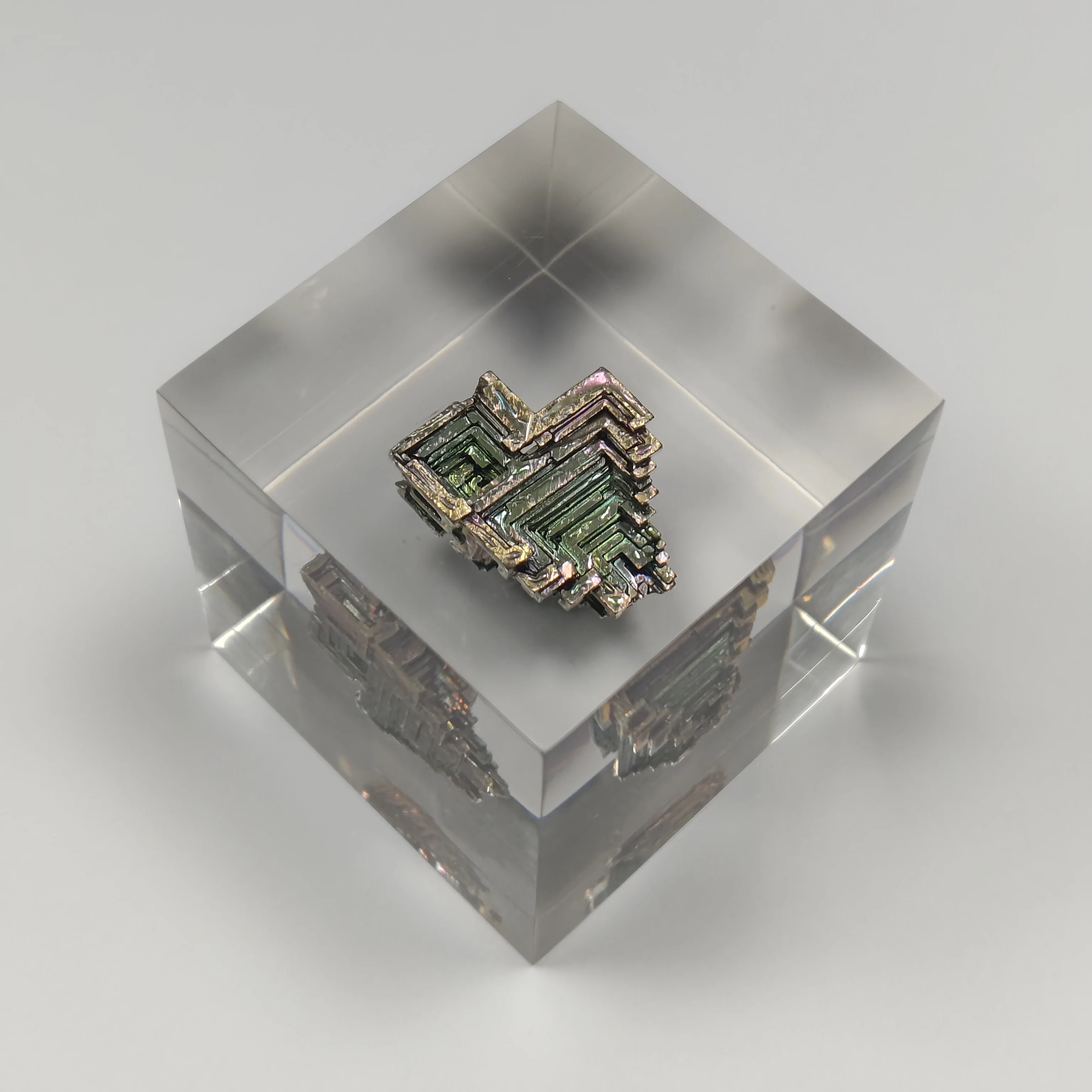 Jiuyi Handmade Gifts Resin Crafts Resin Acrylic Cubes Embedded With Ore Inlaid Ore Paper Weights