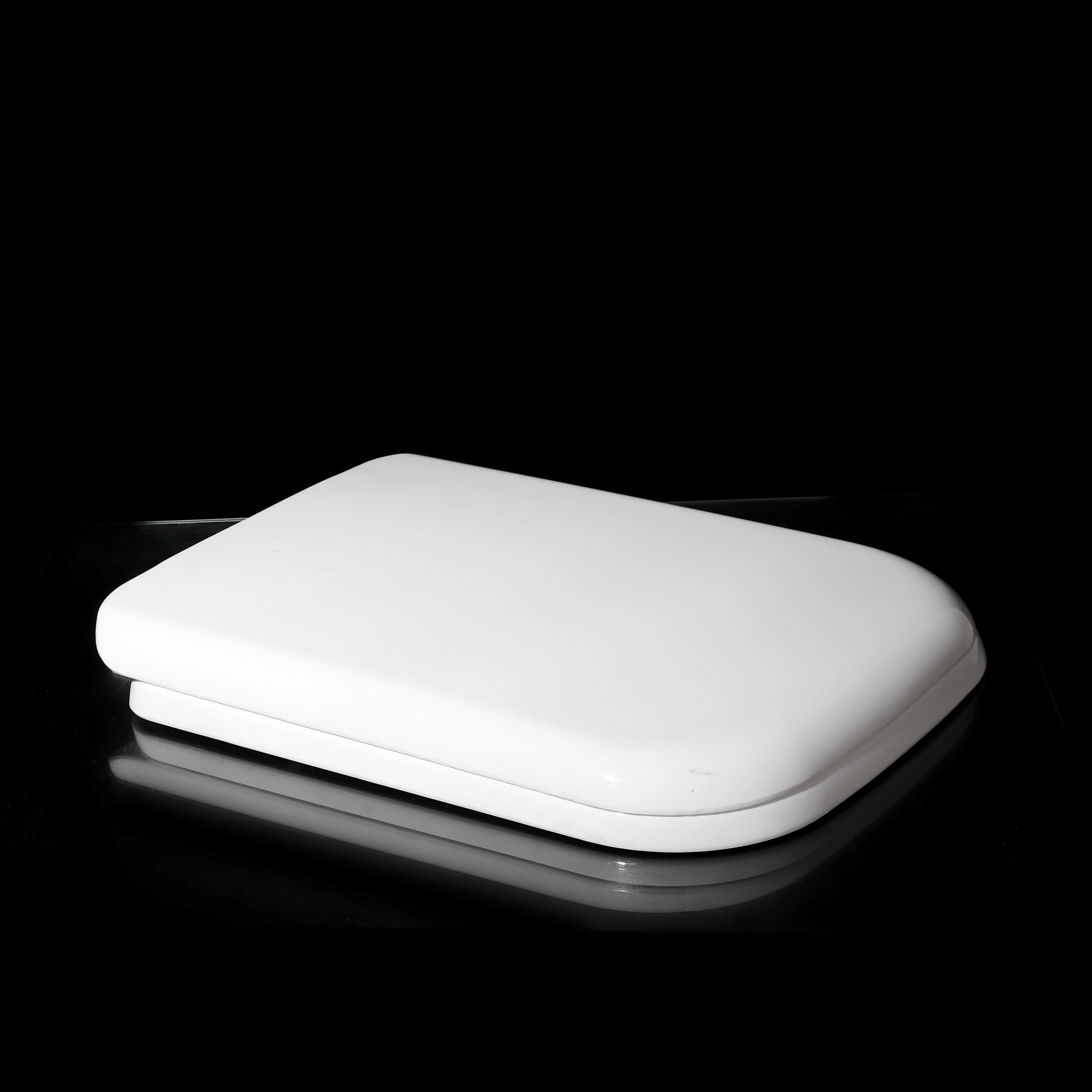 Easy Install and Release Seat Cover Toilet Soft Close Plastic  Bathroom Toilet Lid Cover Cover Square Shape Sanitary Ware