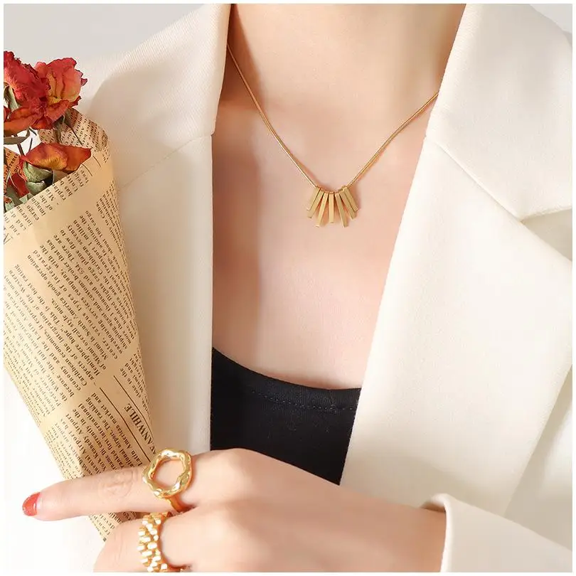 Heart Pendant Necklace With Letter For Women Of New Beaded Earrings Moissanite Stone Birth Flower Set Boxing Glove Necklace