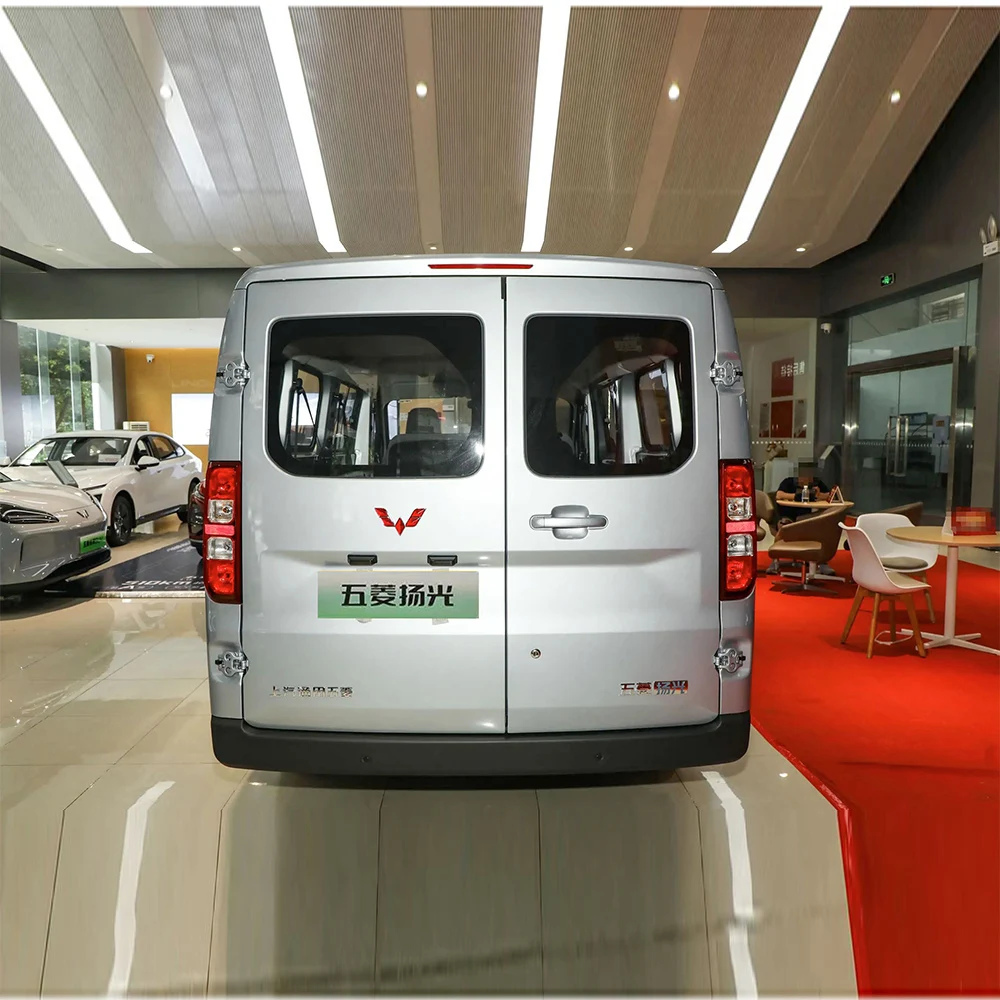 2024 дешевый мини-фургон WULING YANGGUANG Новый энергетический автомобиль для экспорта 230 км 300 из Китая чистый Электрический фургон