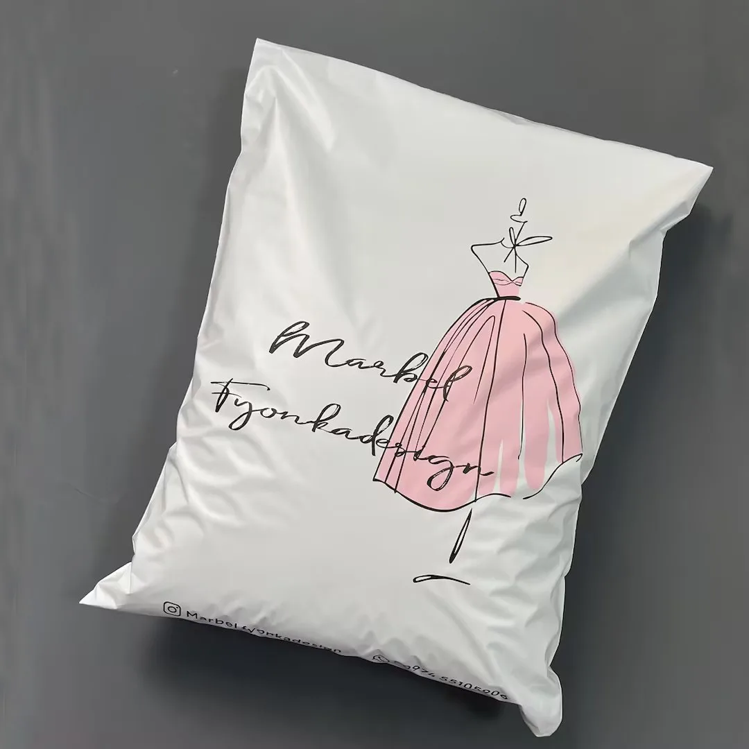 ECO friendly plastic matte black and white mailer bag for winter clothes big size courier bag for jacket and cotton coat