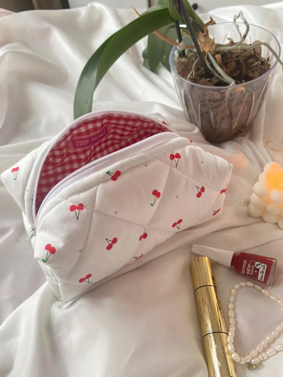 Wholesale Warm and fashionable soft Quilted Cosmetic Bag Cosmetic Pouch Cherry bow Heart Pattern makeup bag Christmas gift