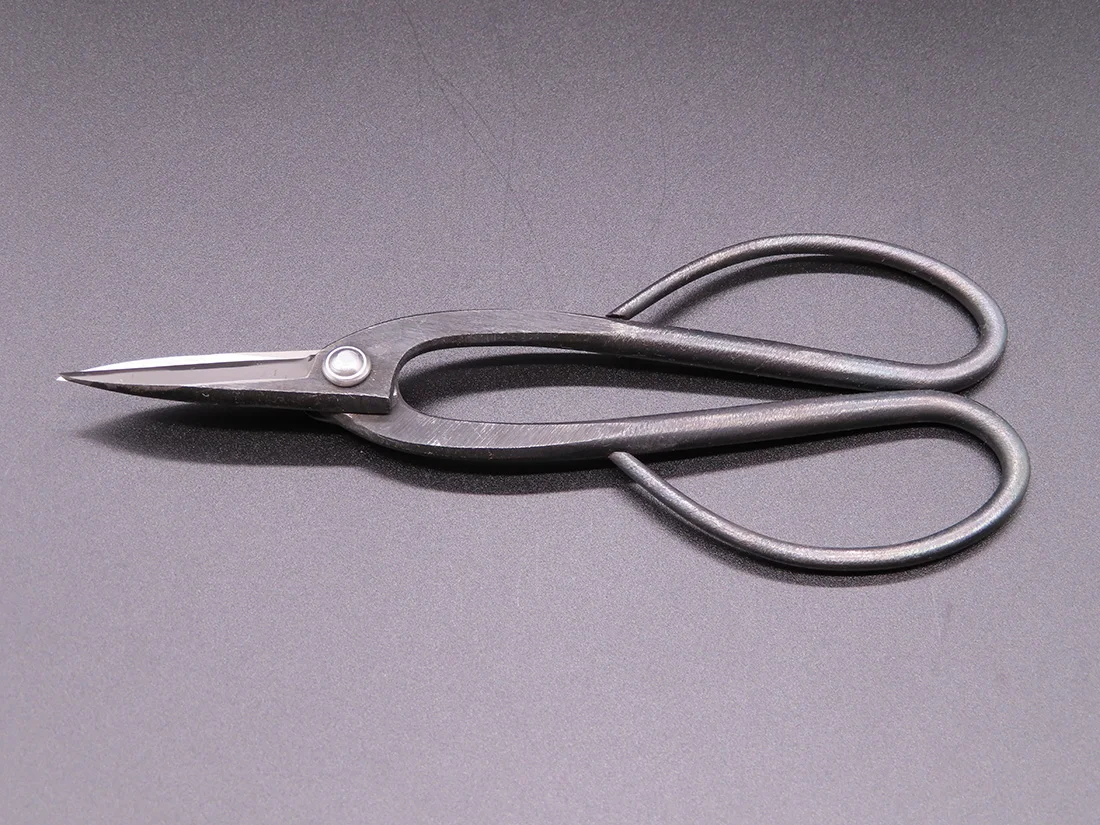 Suitable wholesale garden safety scissors for pruning bonsai trees
