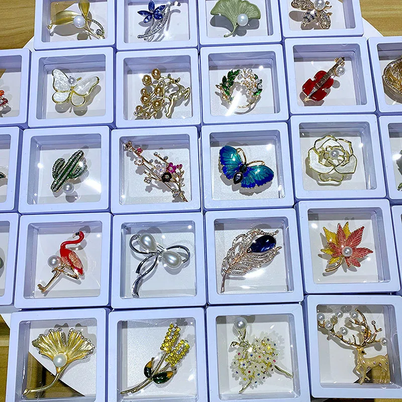 Hot Sale 48 Style Women Luxury Brooches Pins Dainty Designer Brooches Pearl Butterfly Fashion Brooch