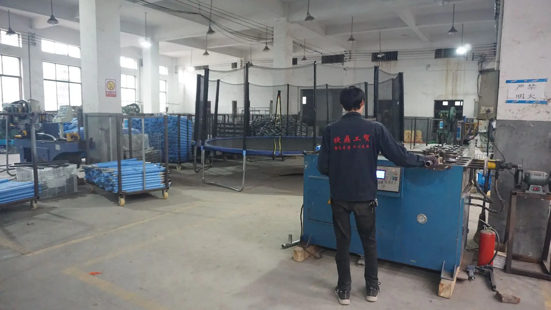 Factory Price 5FT Indoor Trampoline Outdoor Play for Kids Trampoline with Enclosure Net Easy to Assemble Recreational Trampoline