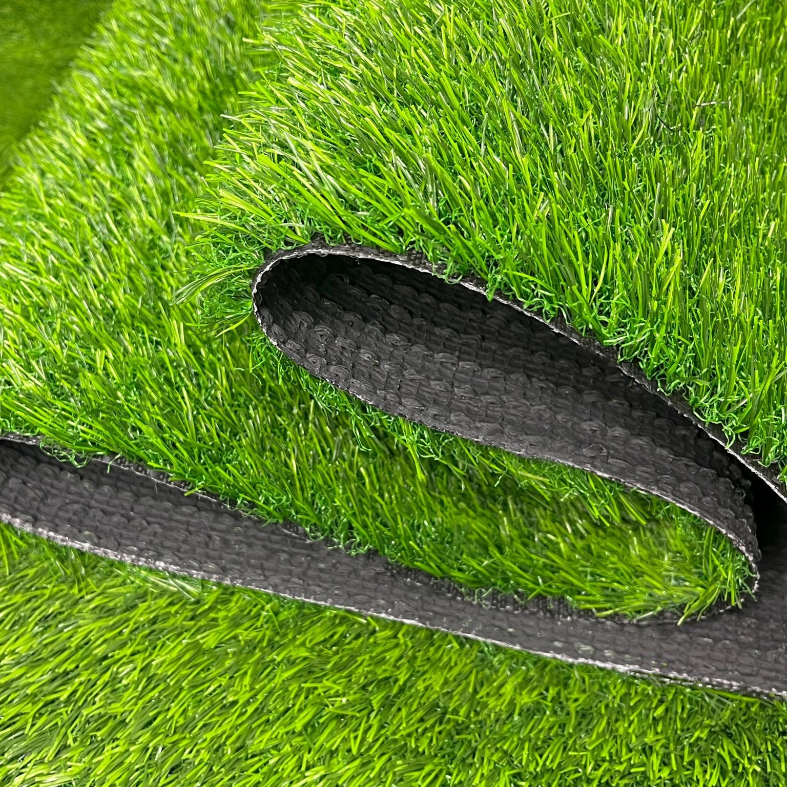 New PP Material Sports Floor Artificial Grass Carpet for Outdoor Football Landscaping for Indoor and Outdoor Use