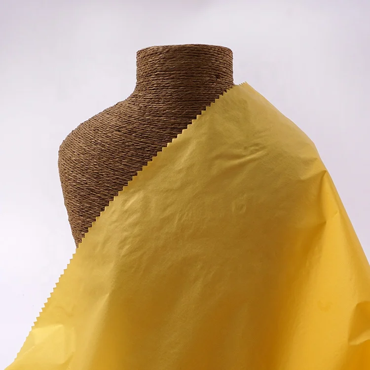 Гарантия качества дешевая популярная саржевая ткань тонкая Водонепроницаемая полиэфирная куртка с полиуретановым покрытием для одежды