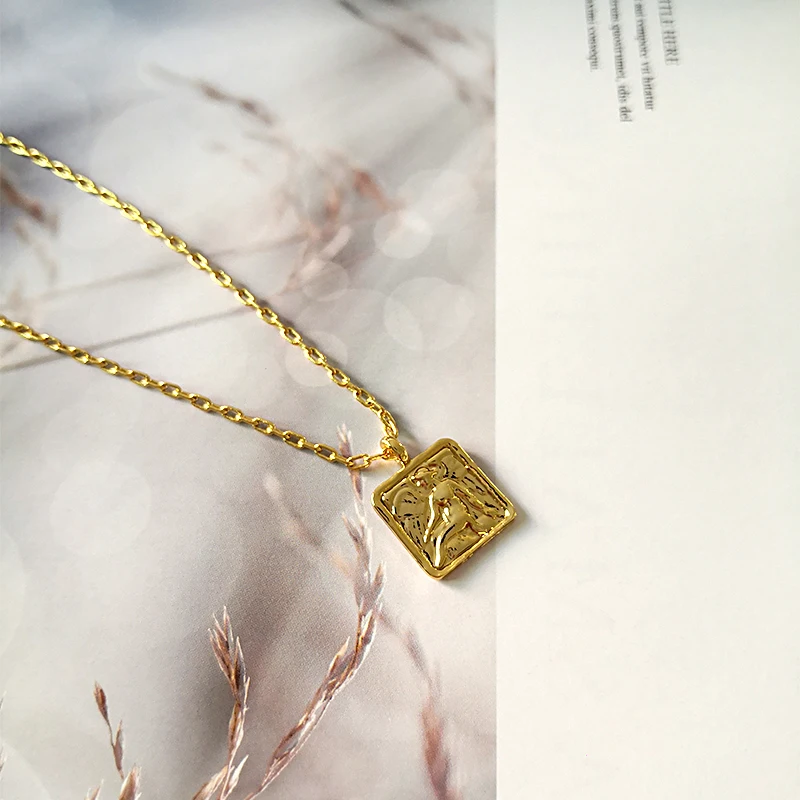 Square Portrait Necklaces for Women Gold Medallion Layering Necklaces Minimalist Necklaces