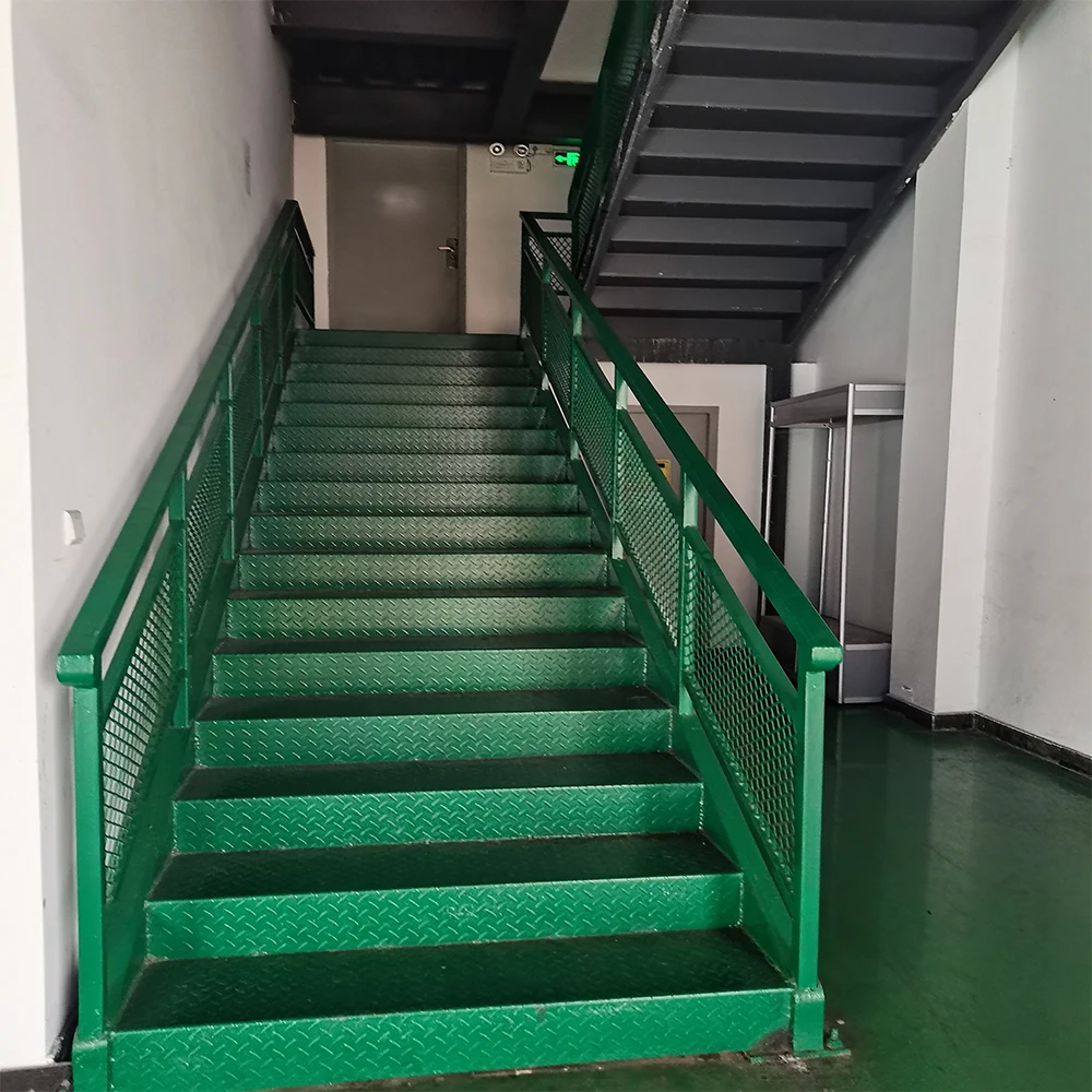 Metal double stringers staicase / Exterior stairs