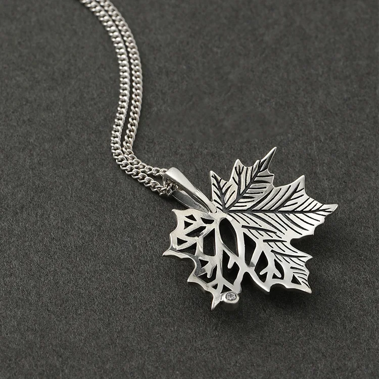 Wholesale Fashion  Diamond Studded Maple Leaf Pendant  Necklaces For Mens Women  Jewelry Silver oxide copper Stainless steel