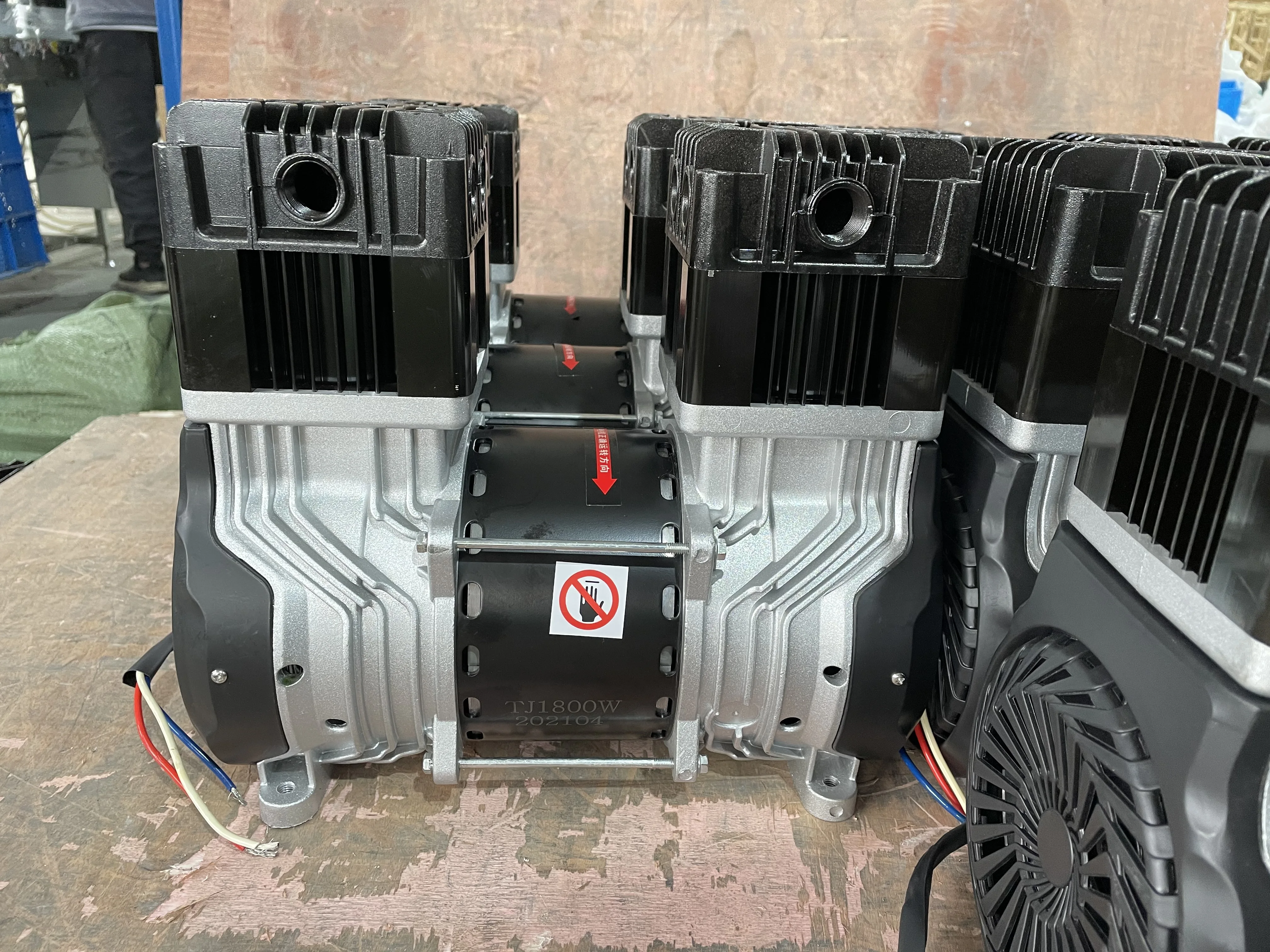 New design AC POWER 1800w medical silent oil free air compressor