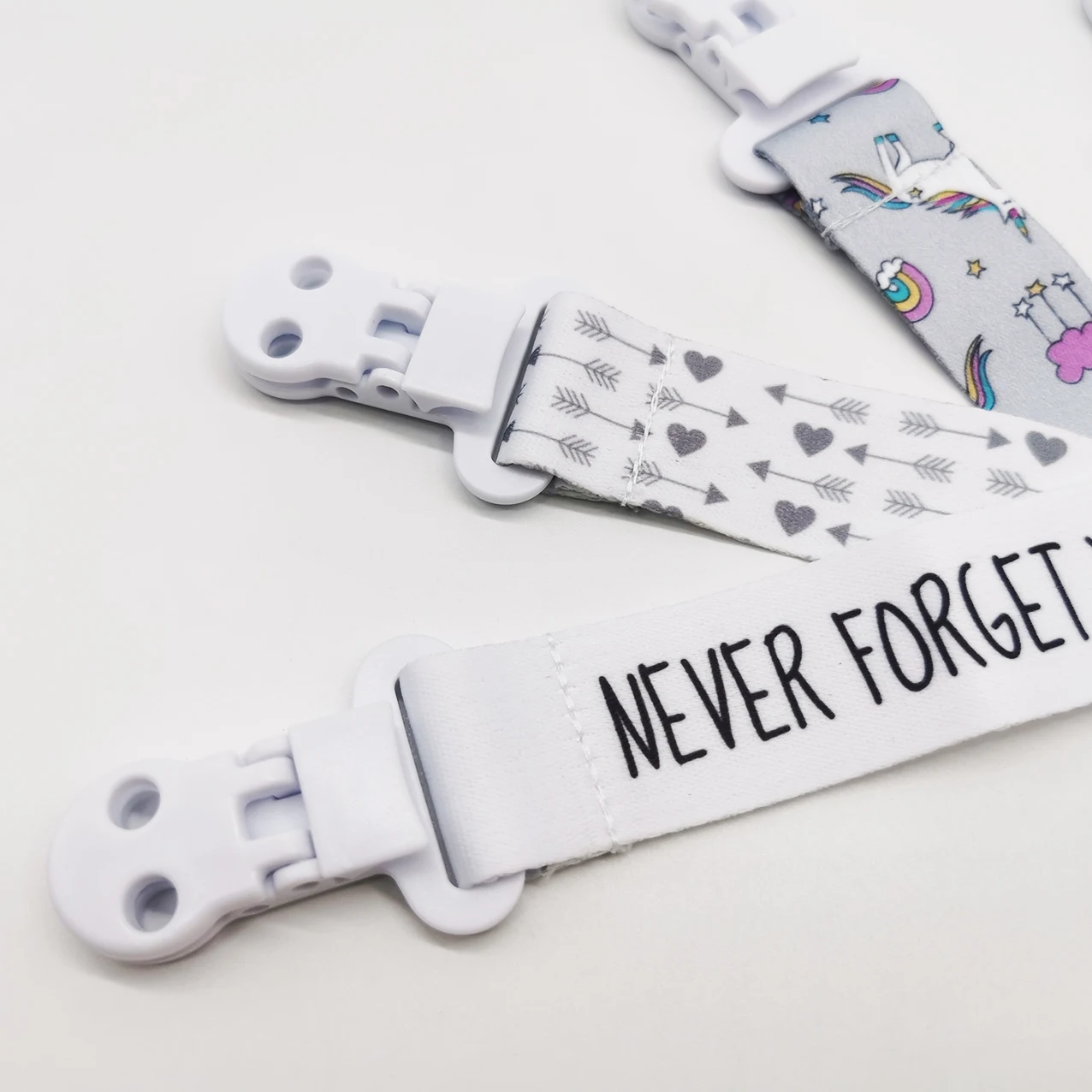 New Products LFGB Approved BPA Free Wholesale Dummy Pacifier Holder Silicone Ring Baby Pacifier Clip