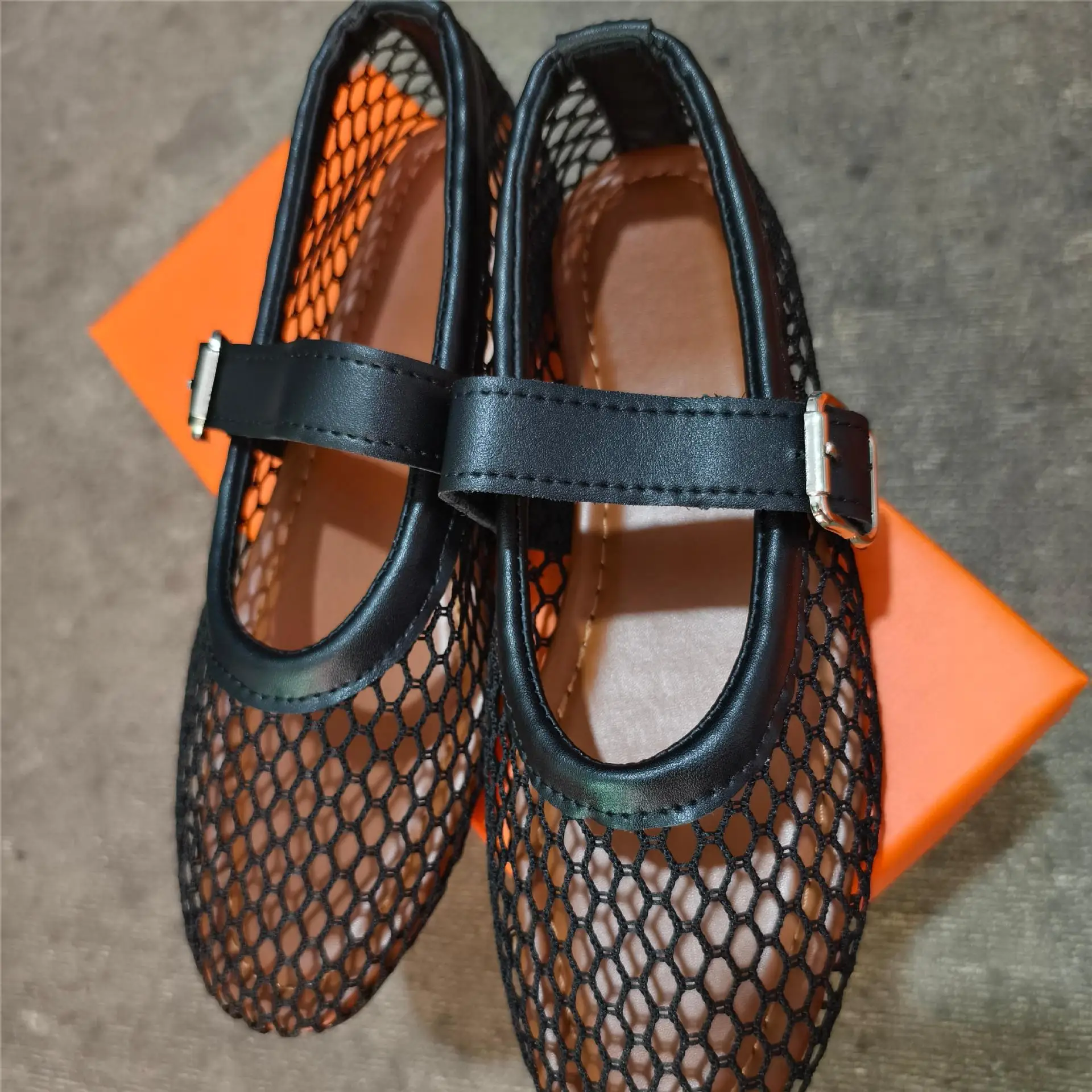 Large size European and American fish mesh hollowed out mesh sandals, new flat bottomed one button Mary Jane shoe toe cap