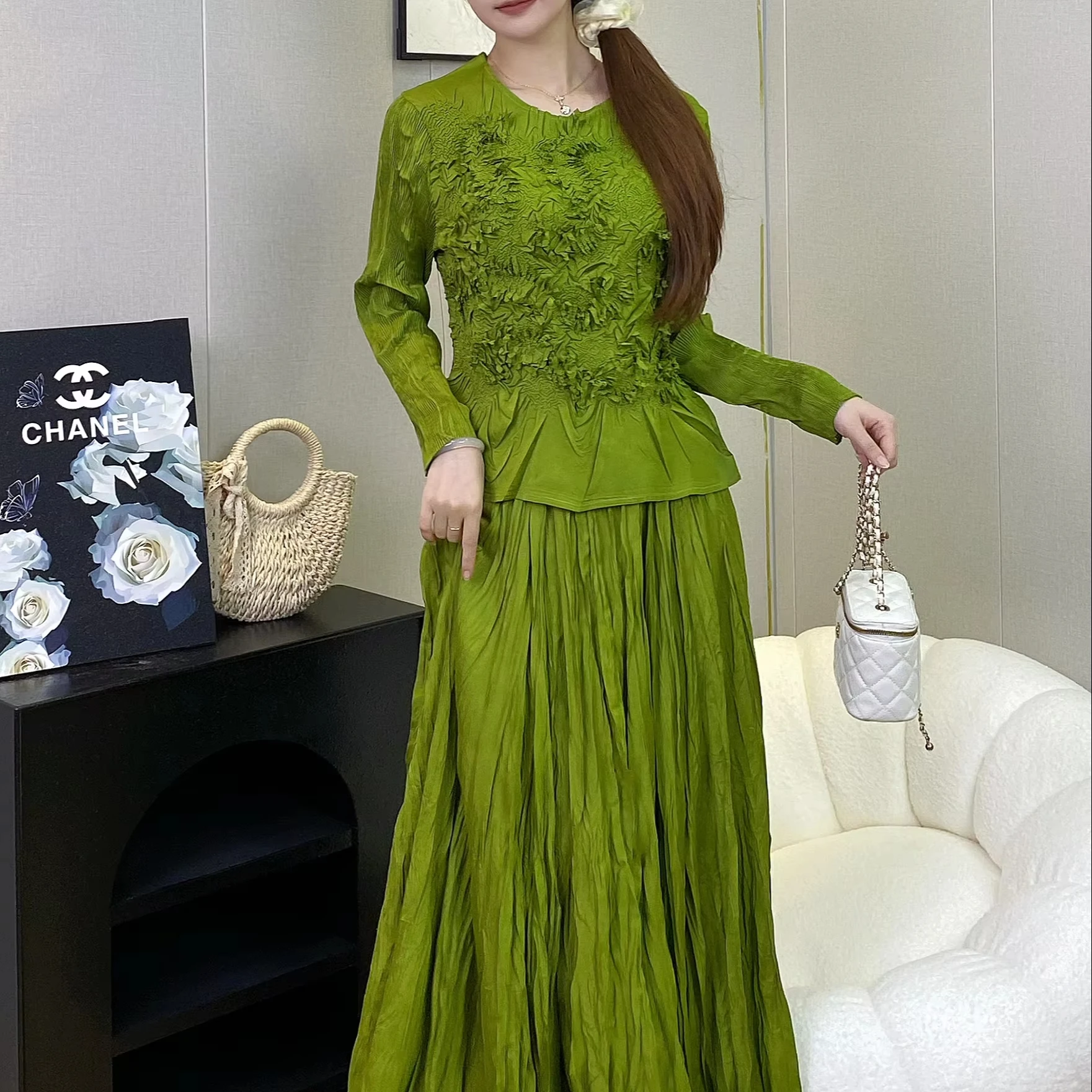 2024 женская одежда плиссированная ткань комплект из двух предметов рубашка и юбка