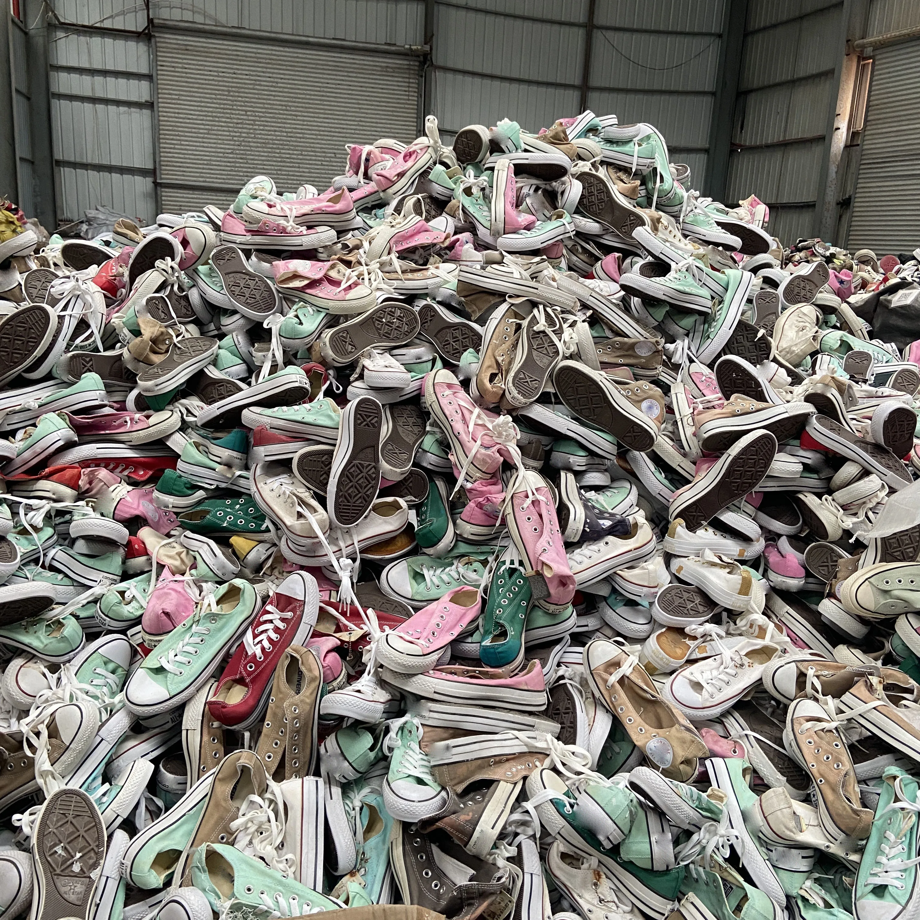 Ukay ukay wholesale second hand mixed men women branded shoes thrift used canvas brand shoes for retail