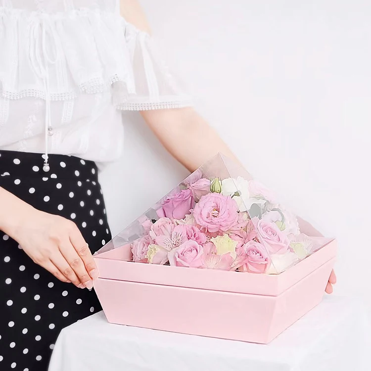 
Explosion pyramid box packaging louvre vintage acrylic transparent high-end hand holding love flower box luxury 