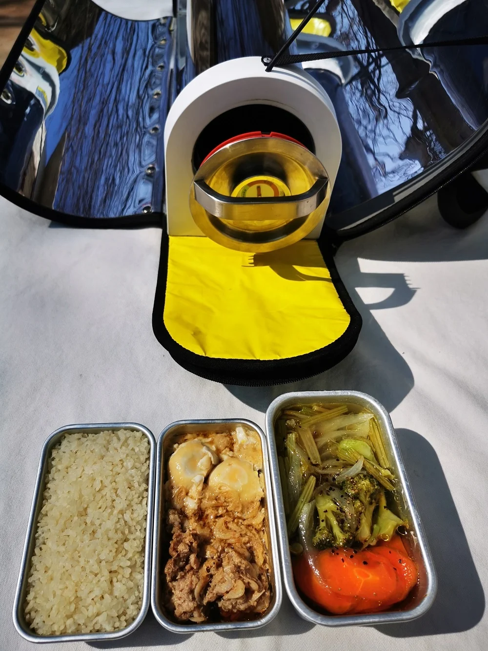 Outdoor Integrated Solar BBQ Grill Cooker Portable Parabolic Solar Cooker Camping Fuel Free Stoves Cooker Barbecue Cooking Tools