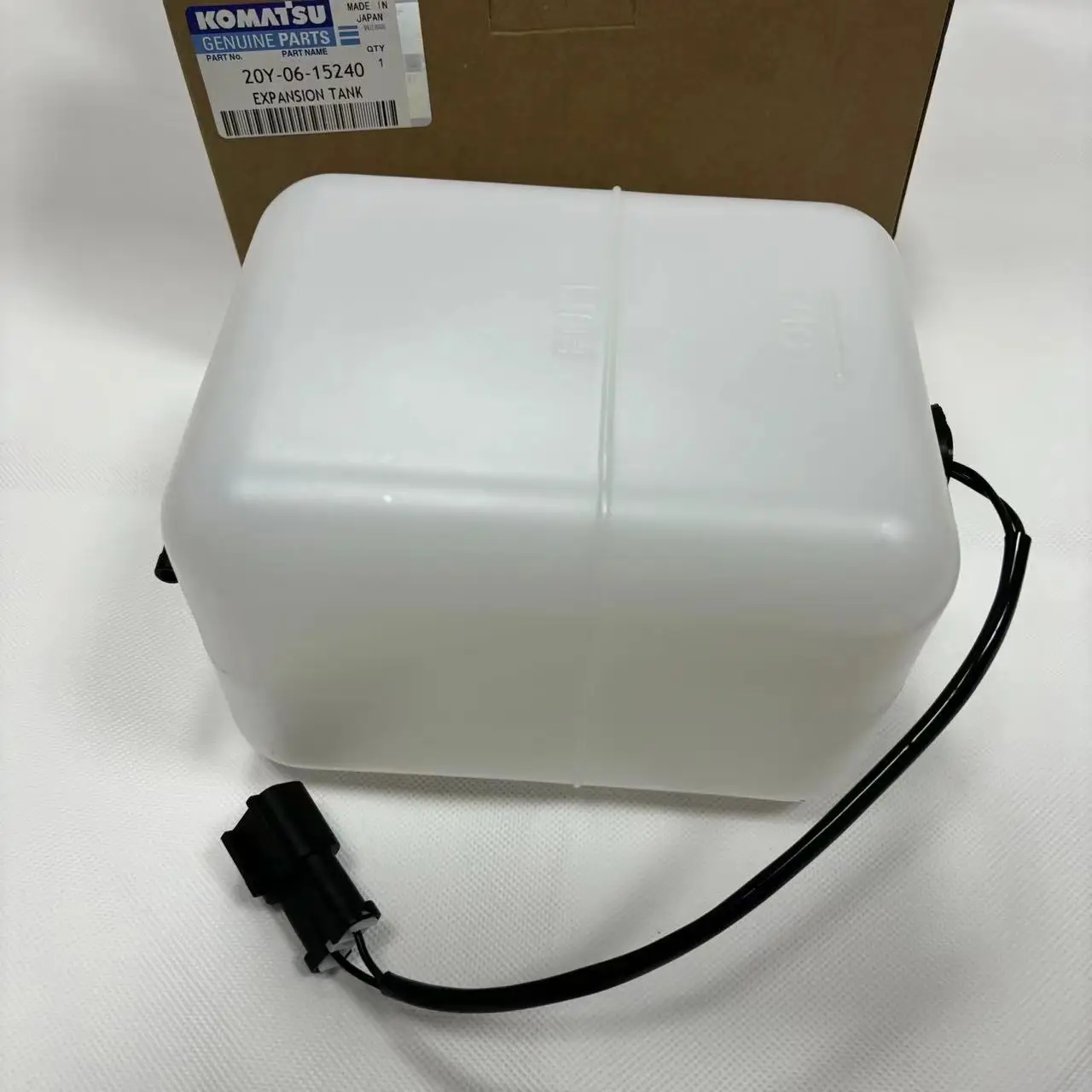 water tank 20Y-06-15240  Cooler Parts caterpillar Komatsu Kobelco Volvo Expansion  Tank 21t-06-11350  Radiator Coolant