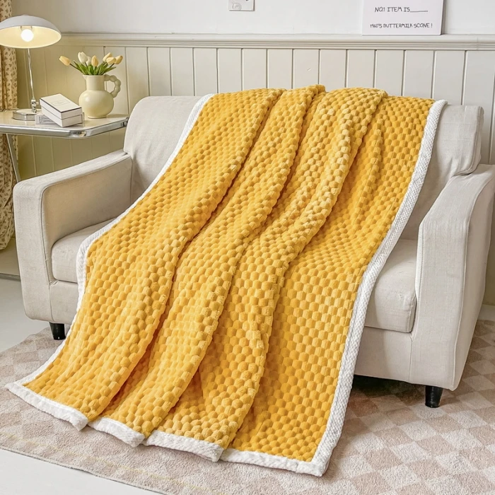 Wholesale Promotional Price Flannel Velvet Blanket Original Factory Fuzzy Blanket Waffle Fleece Blanket for Winter