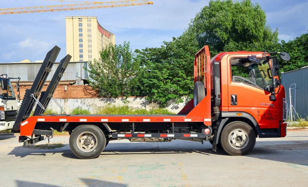 Sinotruk HOWO 129HP/126/170/220 4X2 flatbed truck light flatbed truck