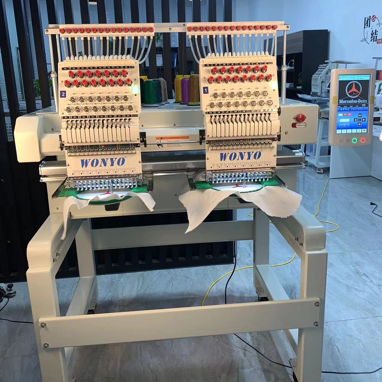 Сделано в Китае, WONYO WYQ-1502 с двумя головками 12/15 иглы на плоской подошве одежды для машинной вышивки б/у