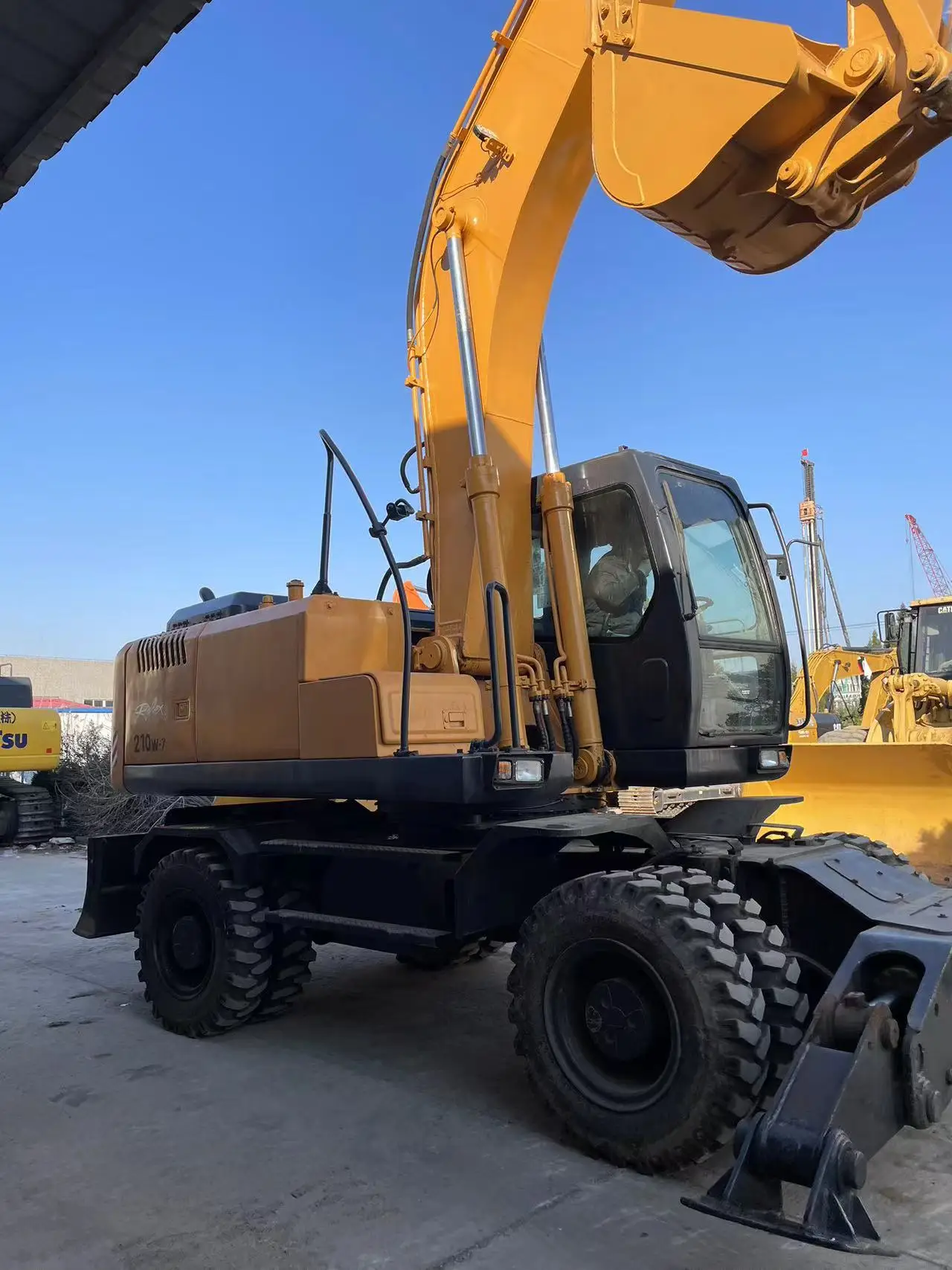 Excavator Earth Moving Machinery 95% New Hyundail 210W-7 Wheel Excavator Hyundai 21ton on Sale