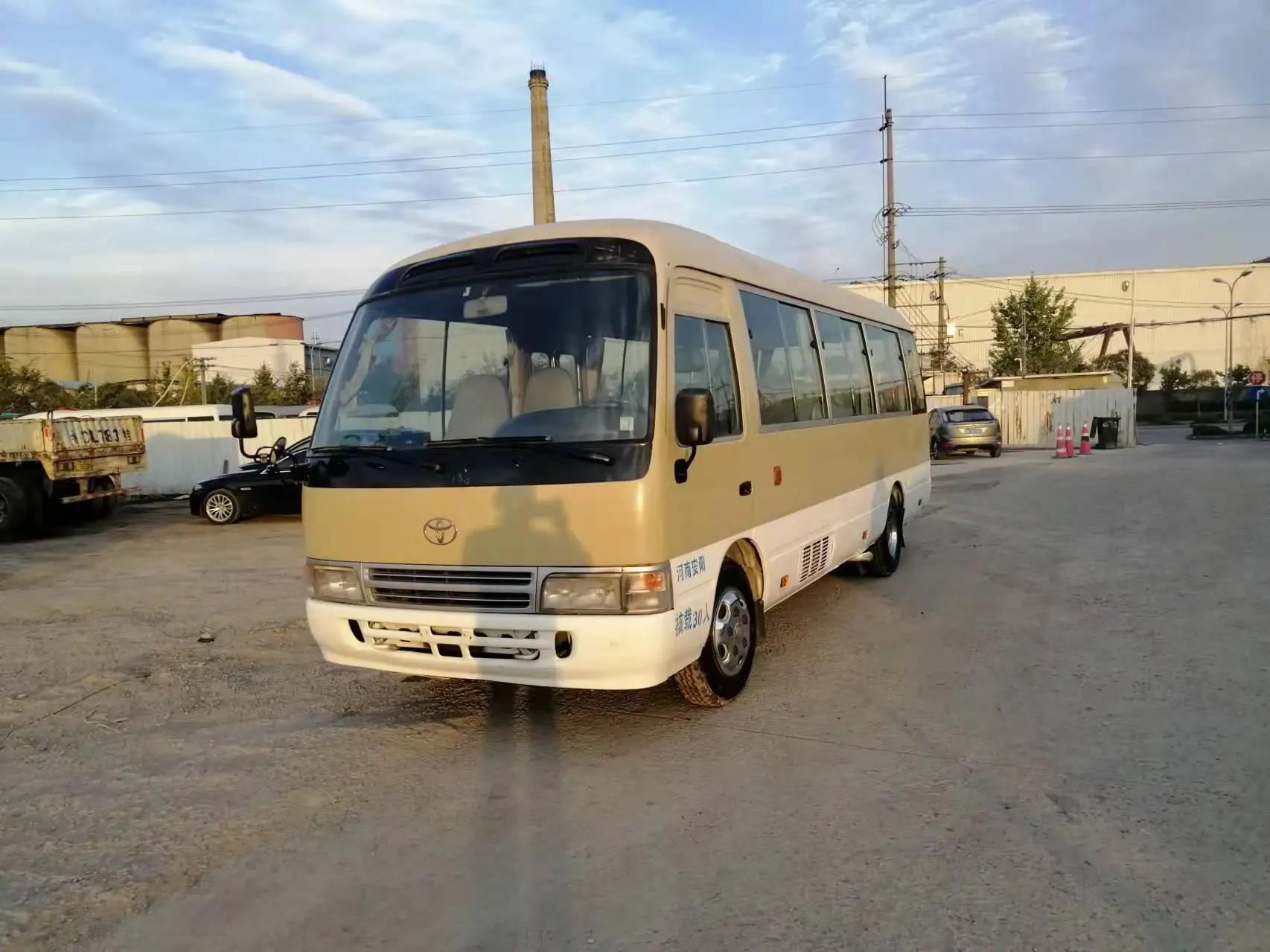 golden coach bus used diesel manual school car made in japan with 28seats folding door cheap price low km