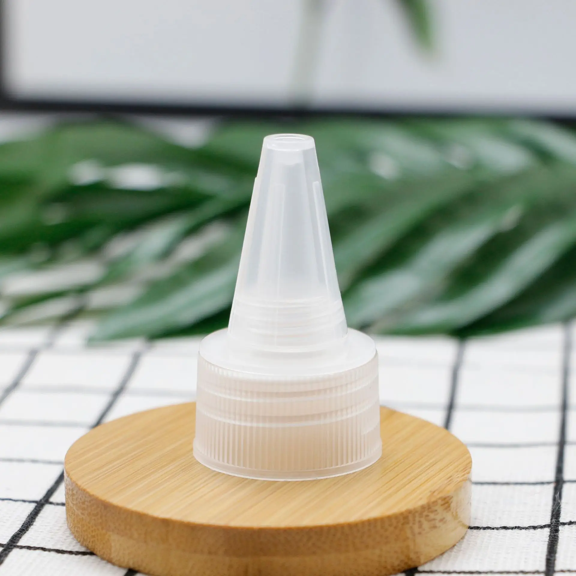 Pointed Top Cap PP Plastic High Quality 20mm 24mm 28mm Stainless Steel Cosmetic 500 Ml Spray Bottles Square Storage Jar Plastic