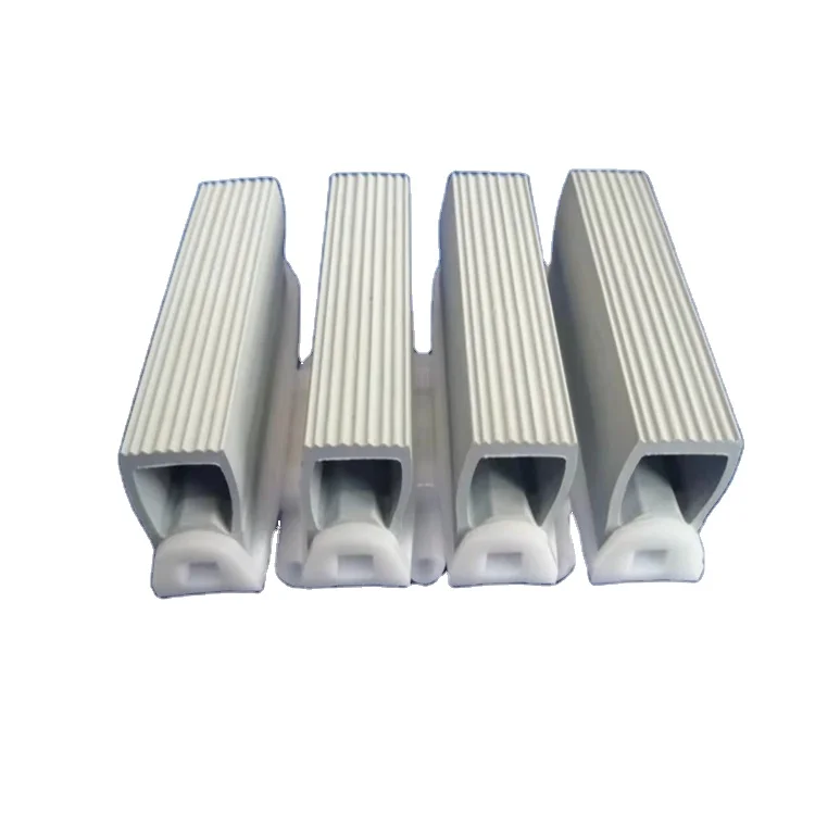 wedge conveyor flexible cleat chain with rubber top