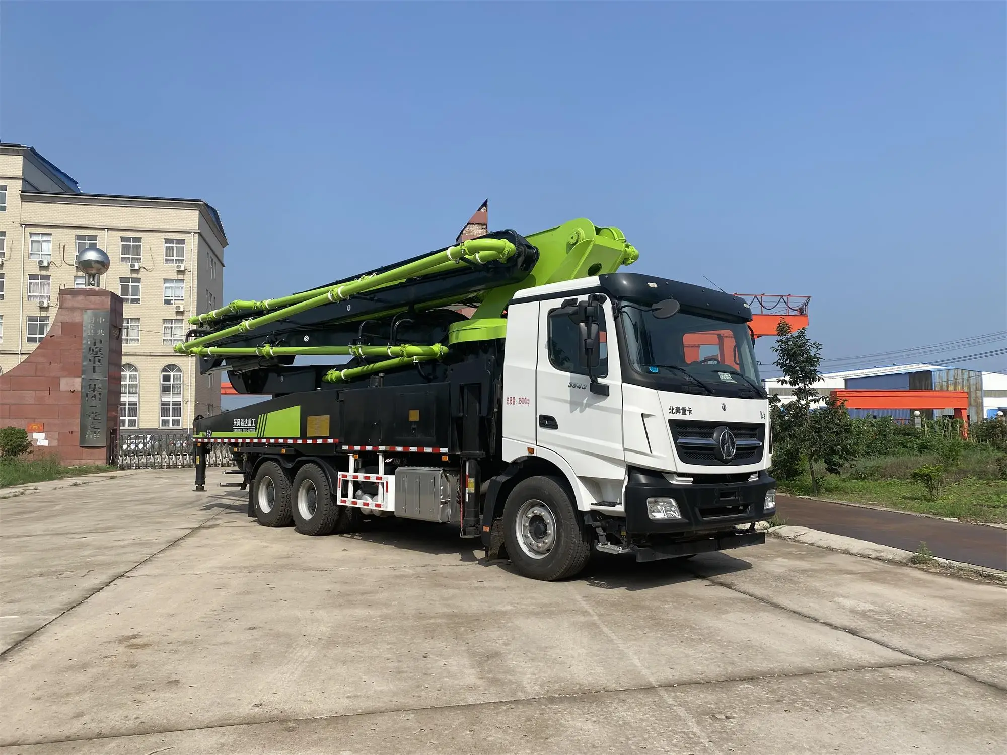 China Brand 58m concrete boom pump truck concrete truck boom pump truck mounted concrete pump for sale
