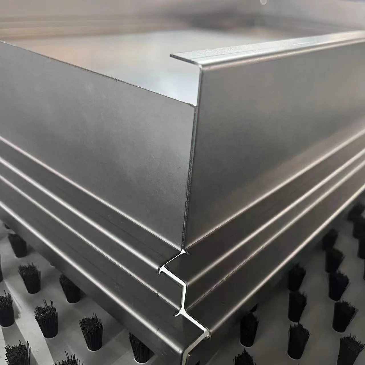 Hollow metal platel automatic panel bender center for bending