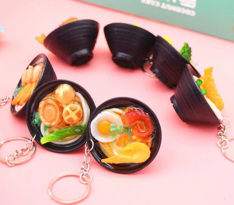 Hot selling new 3D PVC Simulation Noodles Food Keychain Kitchen Food Keyring Personality Fashion Party Gift Keychain Accessories