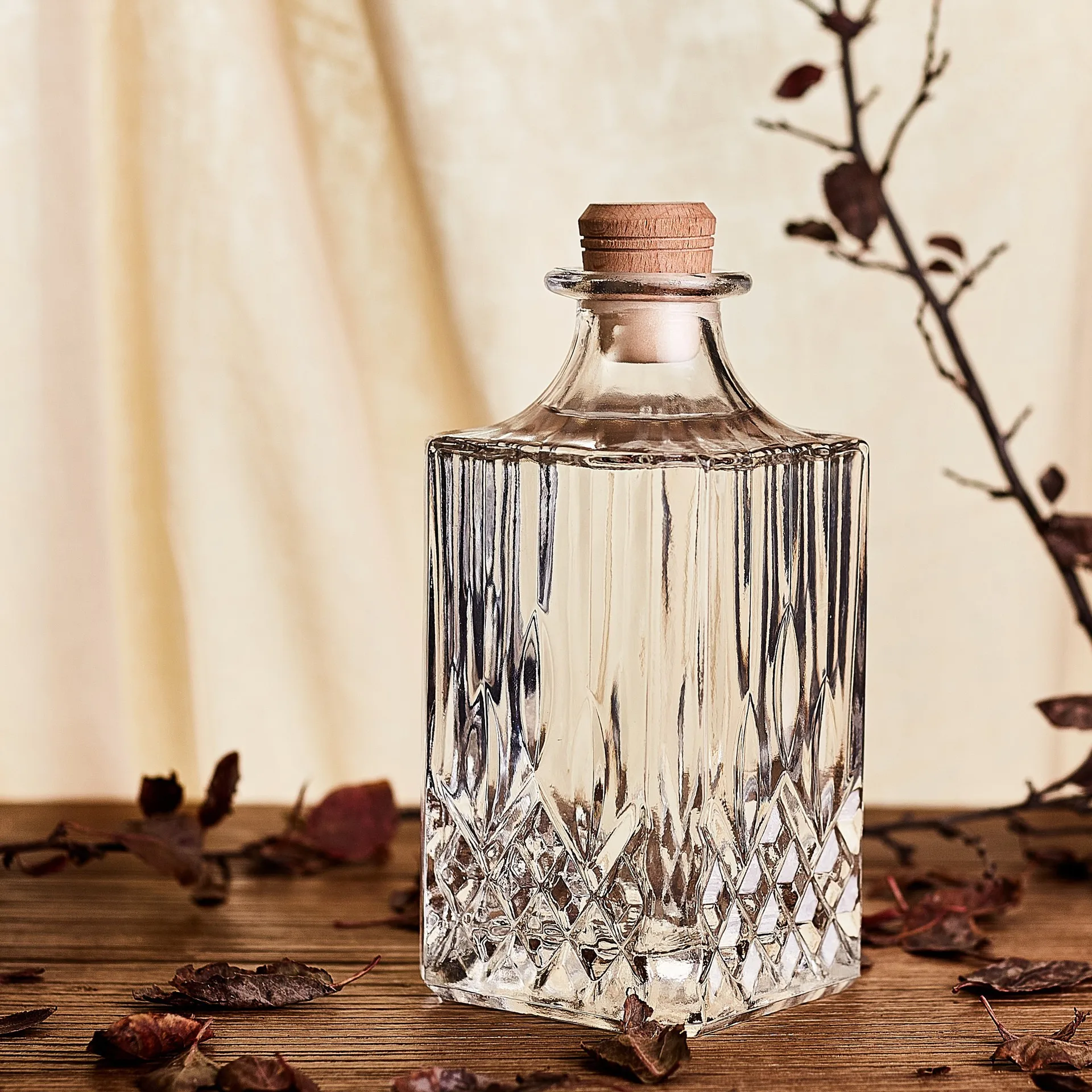 750 ml weight empty glass whisky wine bottle with glass stopper