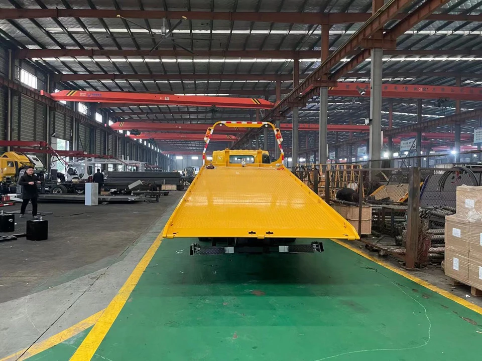 4X2  6 Tons Flatbed Wrecker Towing Truck Road Recovery Truck