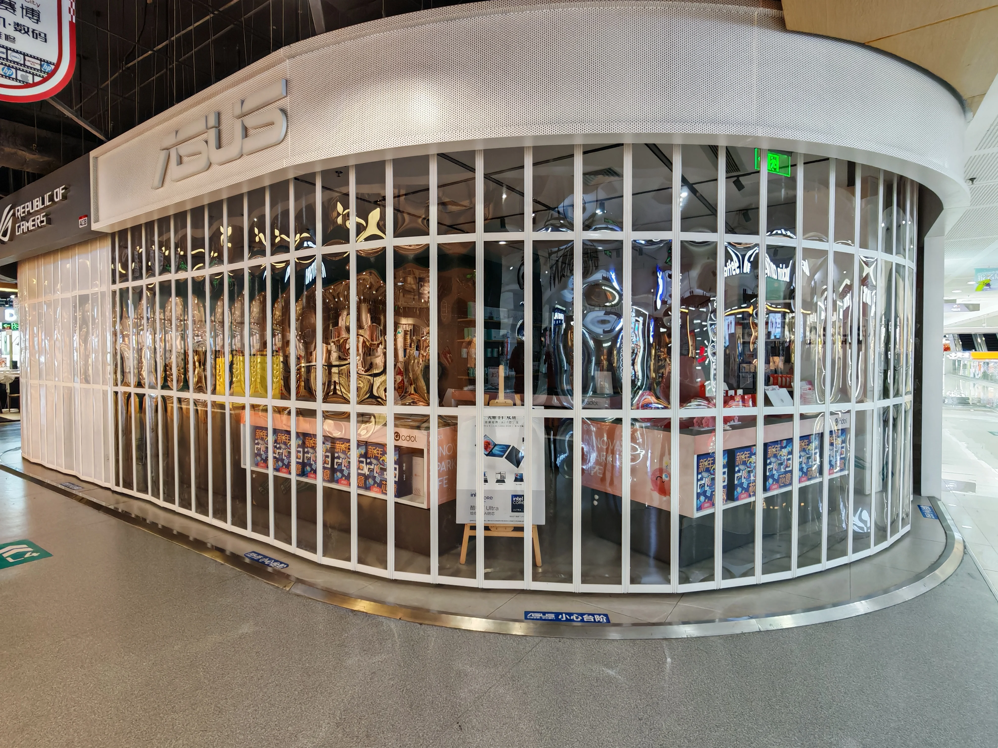 Customizable Modern Sliding Foldable Crystal Door Multi-panel folding door with 8 cm wide polycarbonate panels