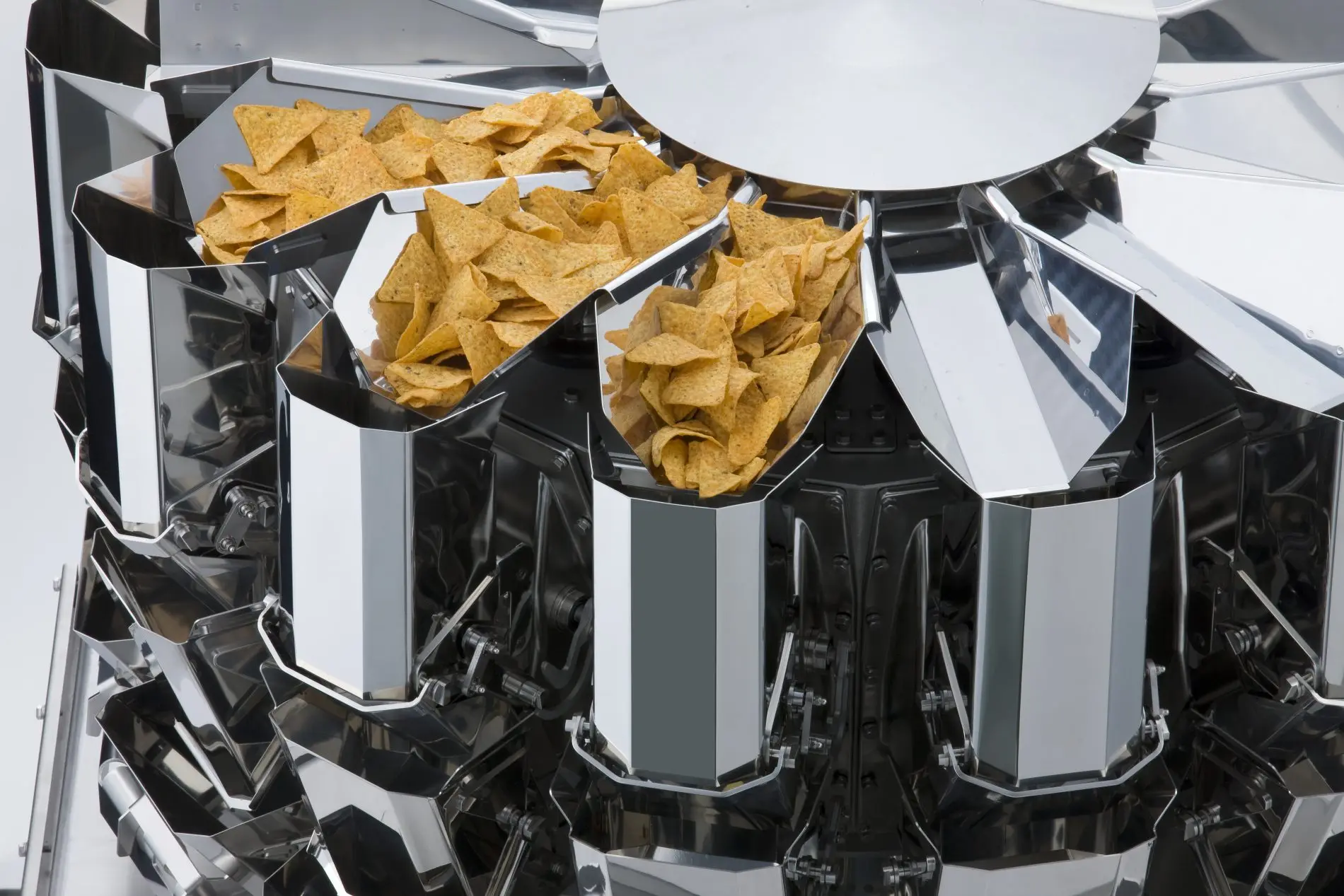 Automatic VFFS vacuum french fires fish ball dumpling weighing and packing frozen food packaging machine for peas chicken