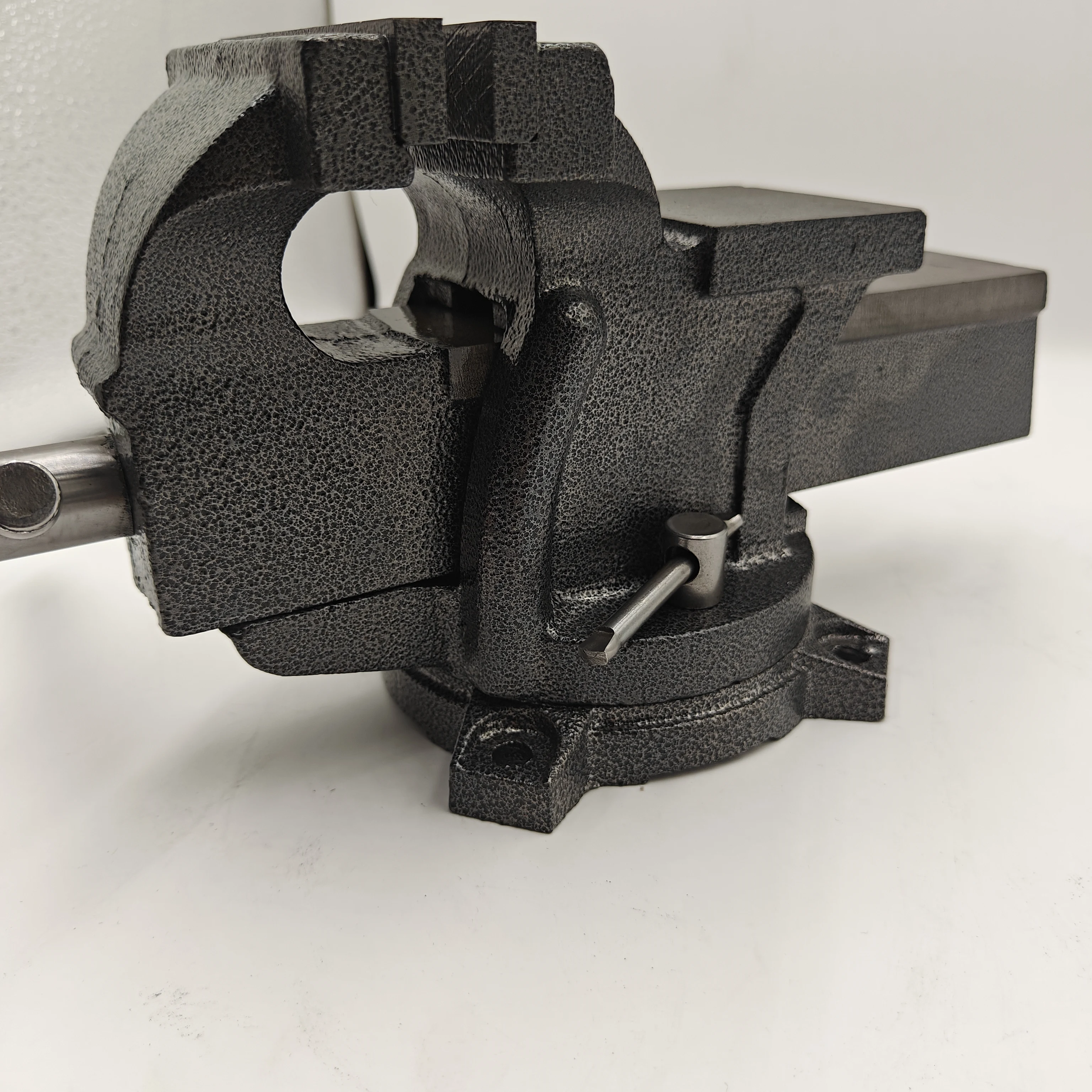 High Quality Bench Vice Ductile Iron Anvil Swivel Adjustable Vise for Workshop and Home