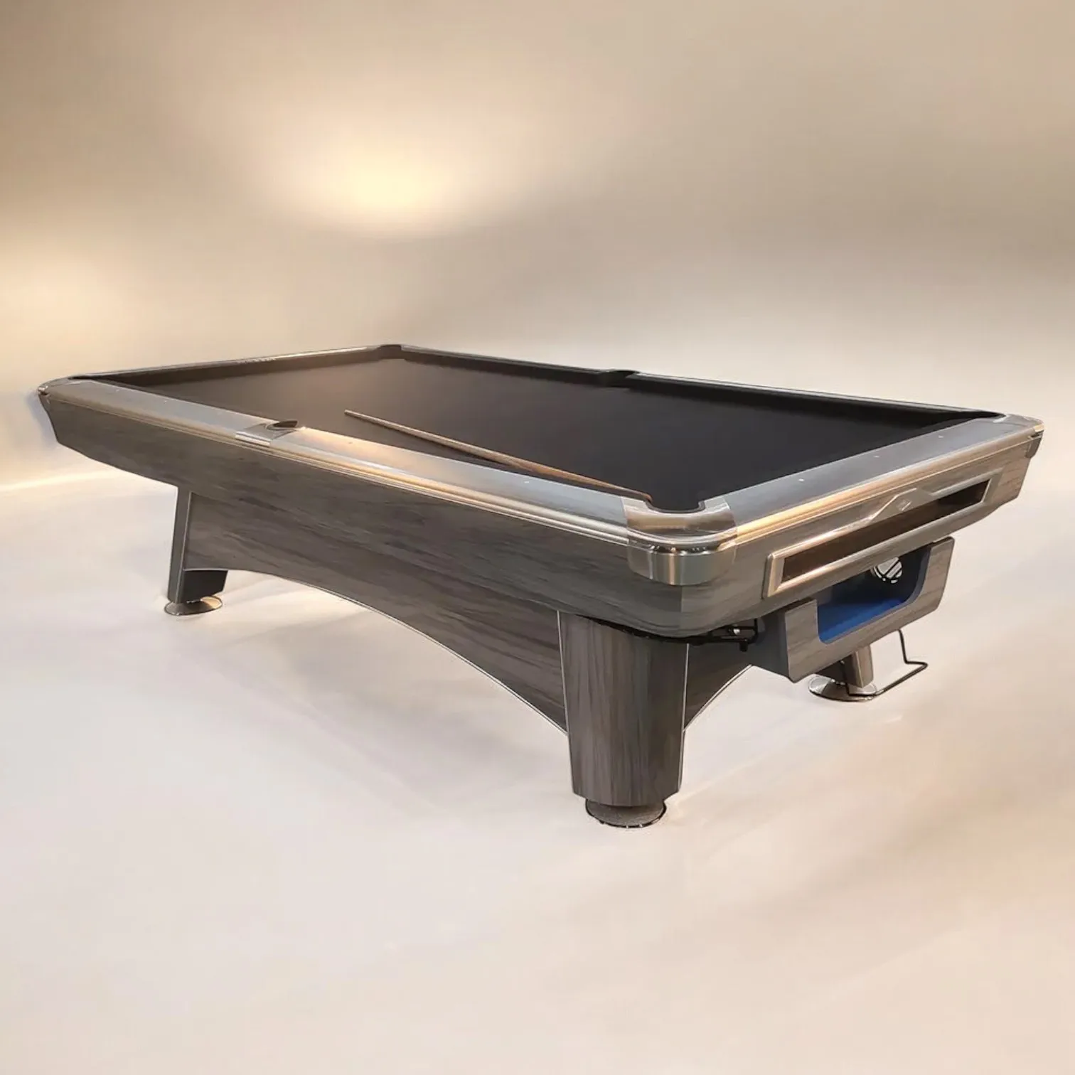 Xingsheng специализируется на производстве современных полноразмерных бильярдных столов клубных коммерческих бильярдного стола