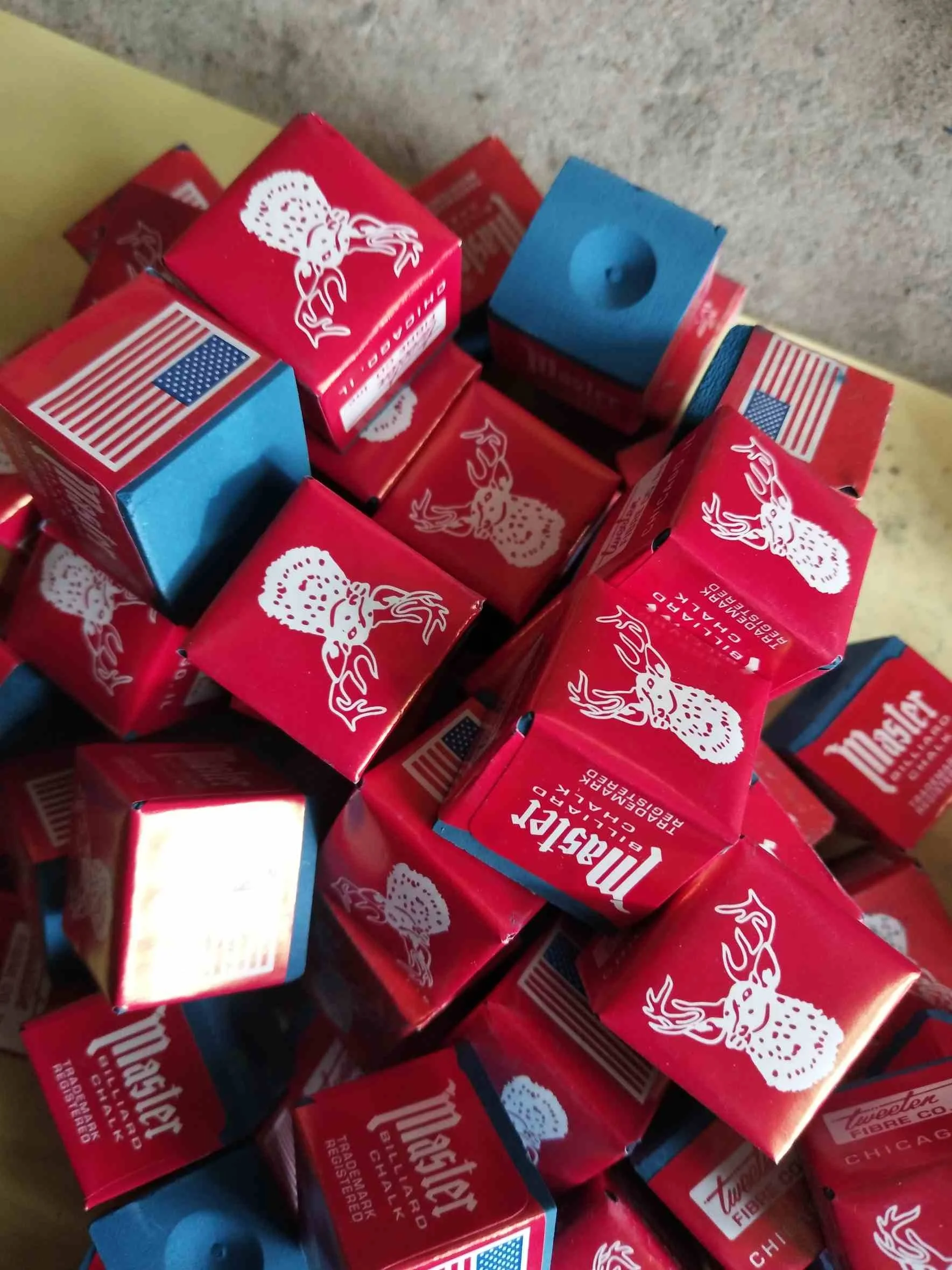 144 Pieces Per Box Snooker Billiard Pool Cue Triangle Chalk for Sale