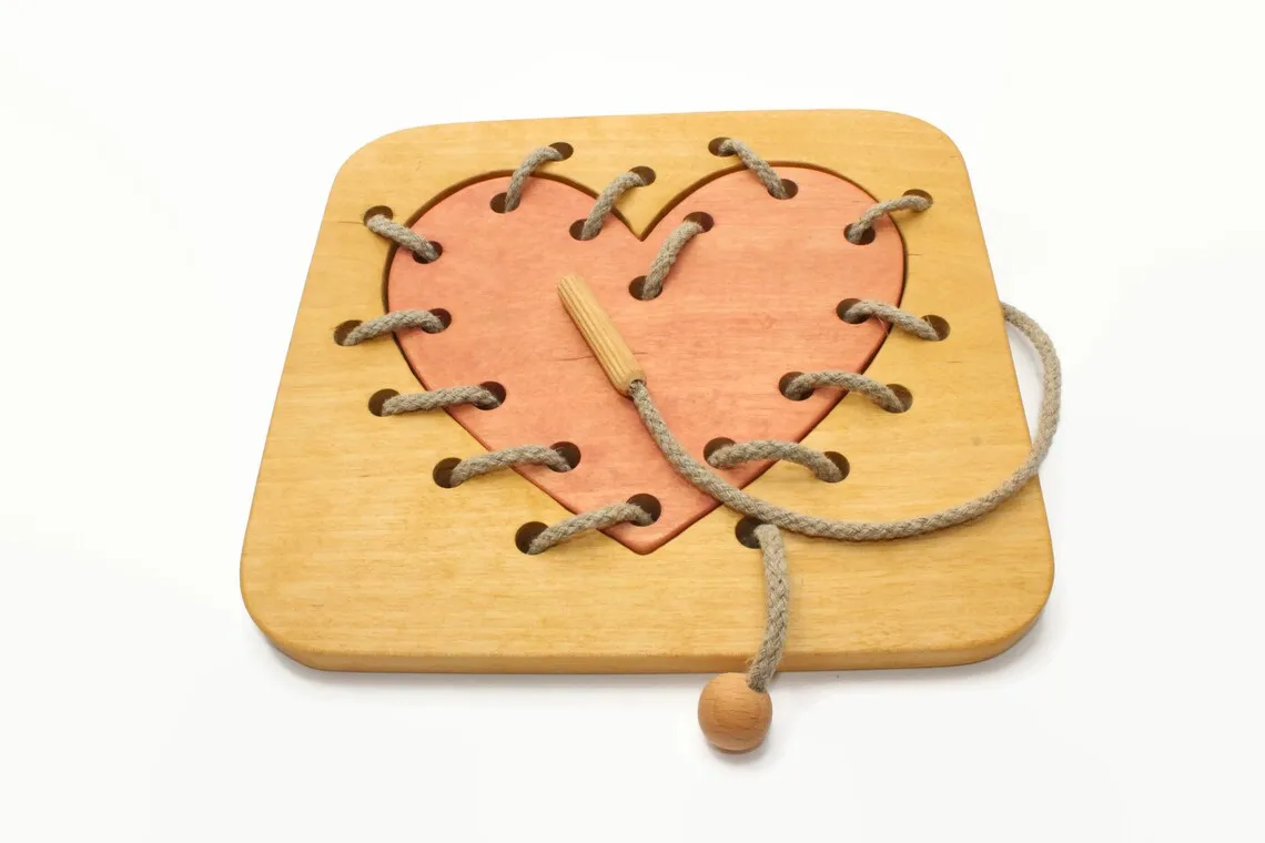 Unisex Natural Wood Lacing Toy Heart S Montessori Learning Toys Gift for 2-4 Year Old Boys and Girls
