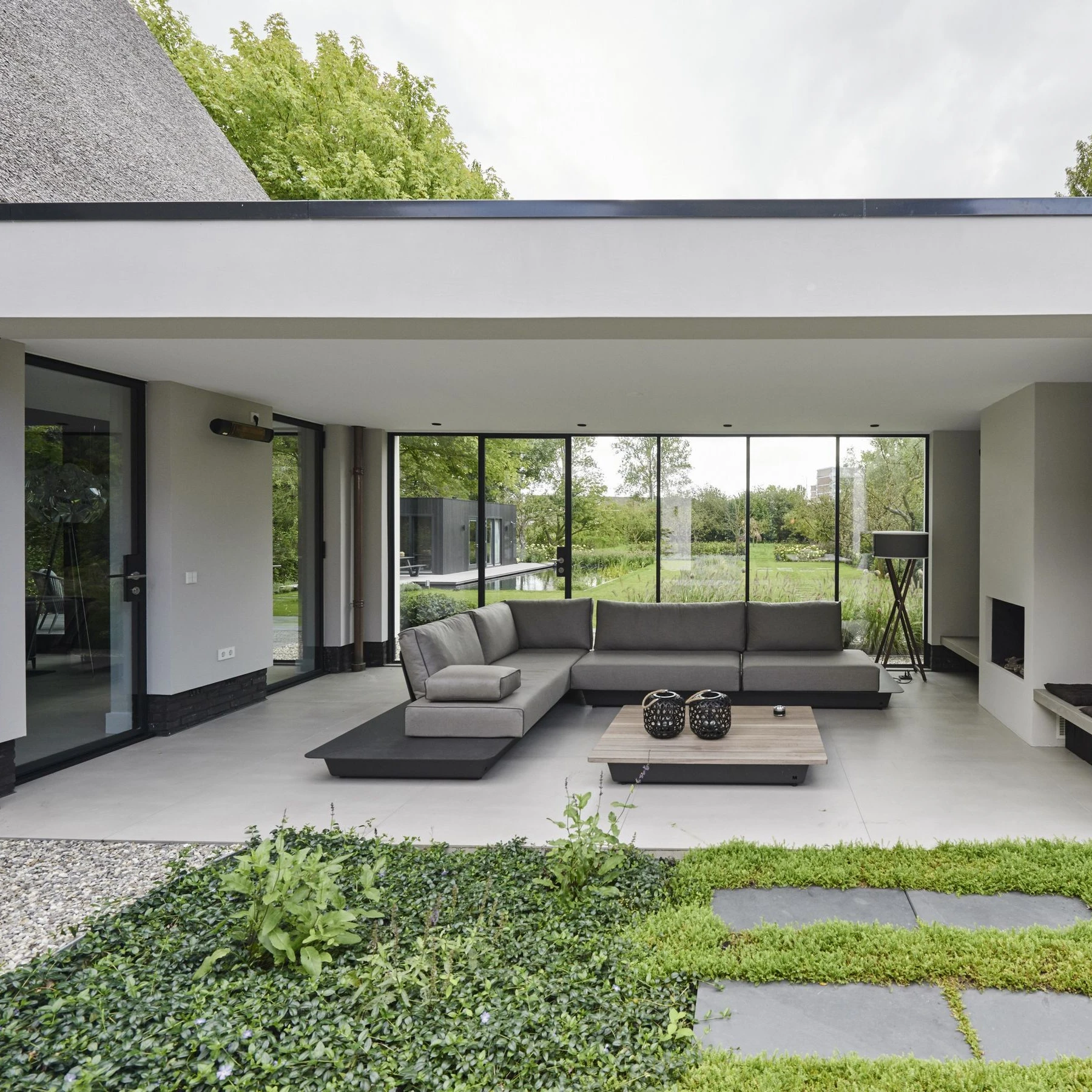 four bedrooms one bathroom residential modern light steel gauge frame prefabricated houses luxury villas ready to quick install