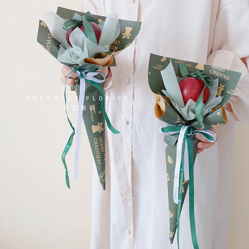 Wholesale Packing Paper Christmas Design Factory Stock Christmas Pattern Red Green Kraft Gift Wrapping Paper With Bell and Elk