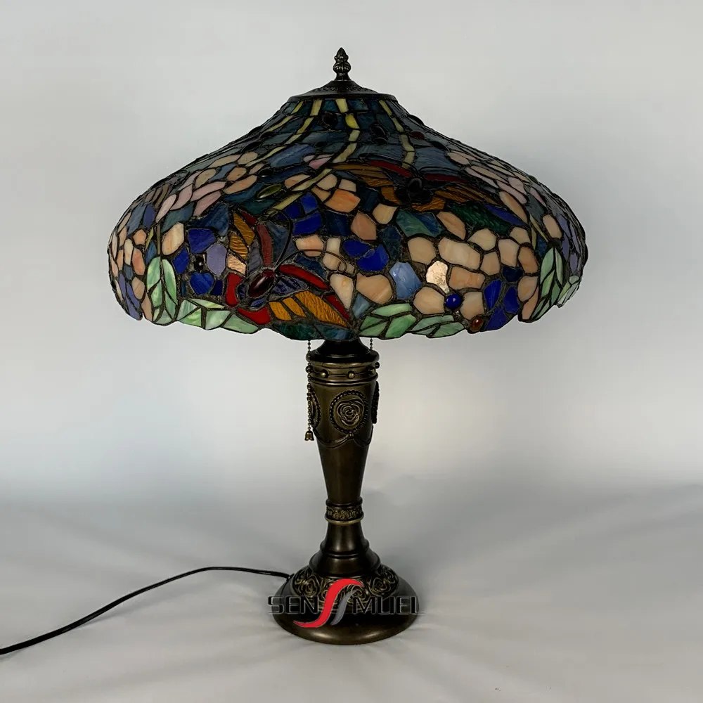 Colored Glass Hand Welding Process European Vintage Square Lampshade Stained Glass Tiffany Style Table Lamp Wholesale